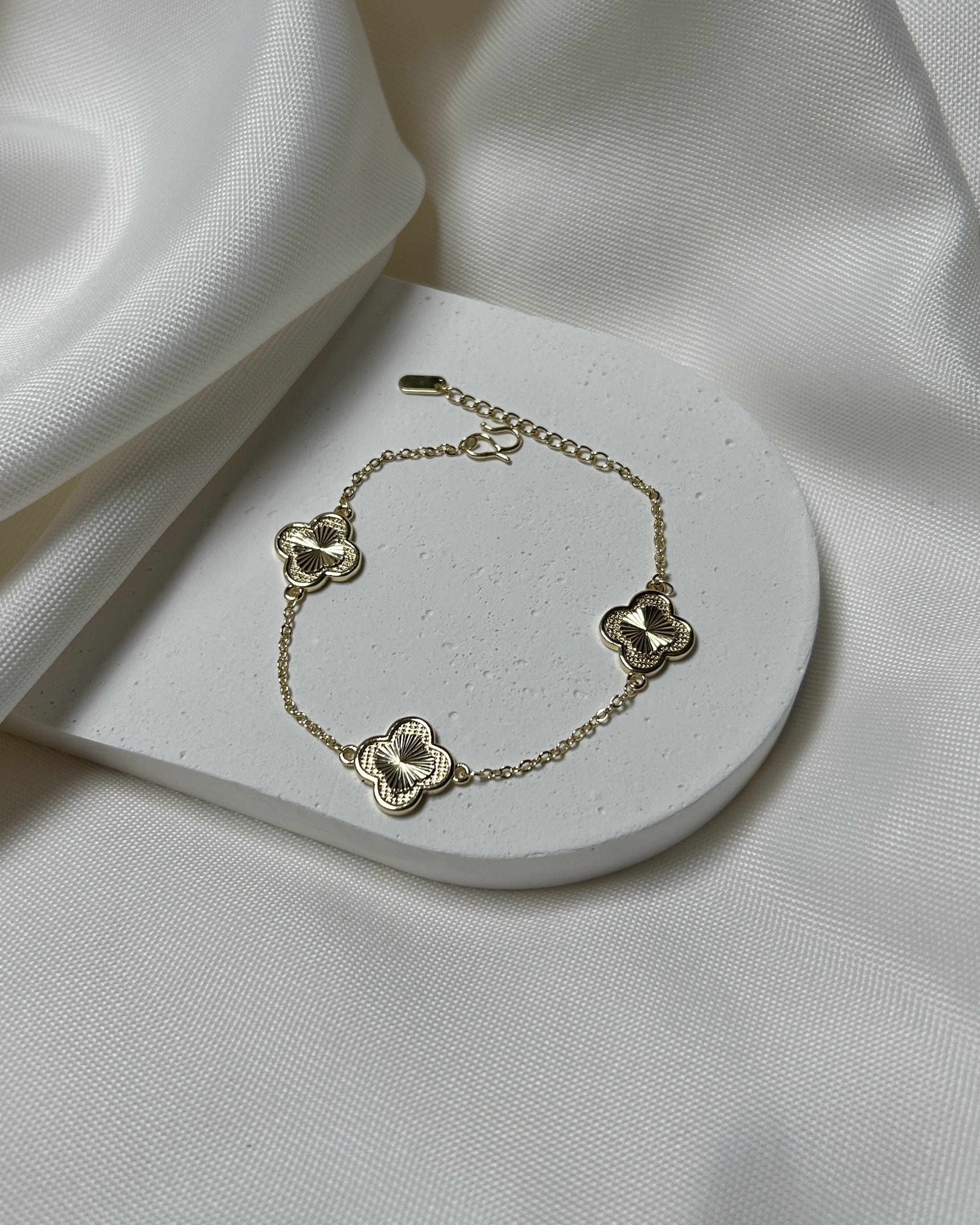 3 Yonca Figürlü Zincir Çelik Bileklik