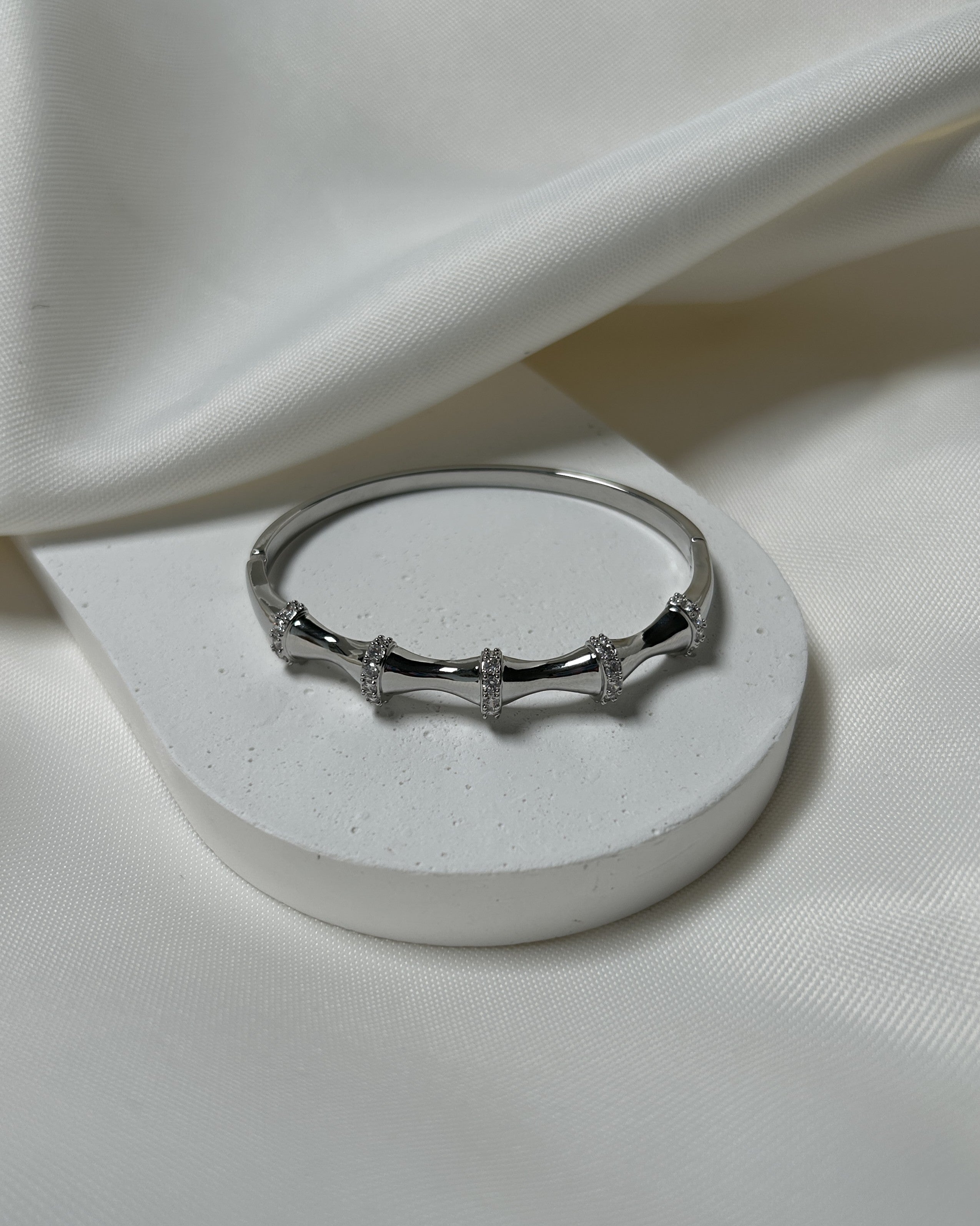 Bambu Form Zirkon Taş Detaylı Gümüş Renk Çelik Kelepçe Bileklik