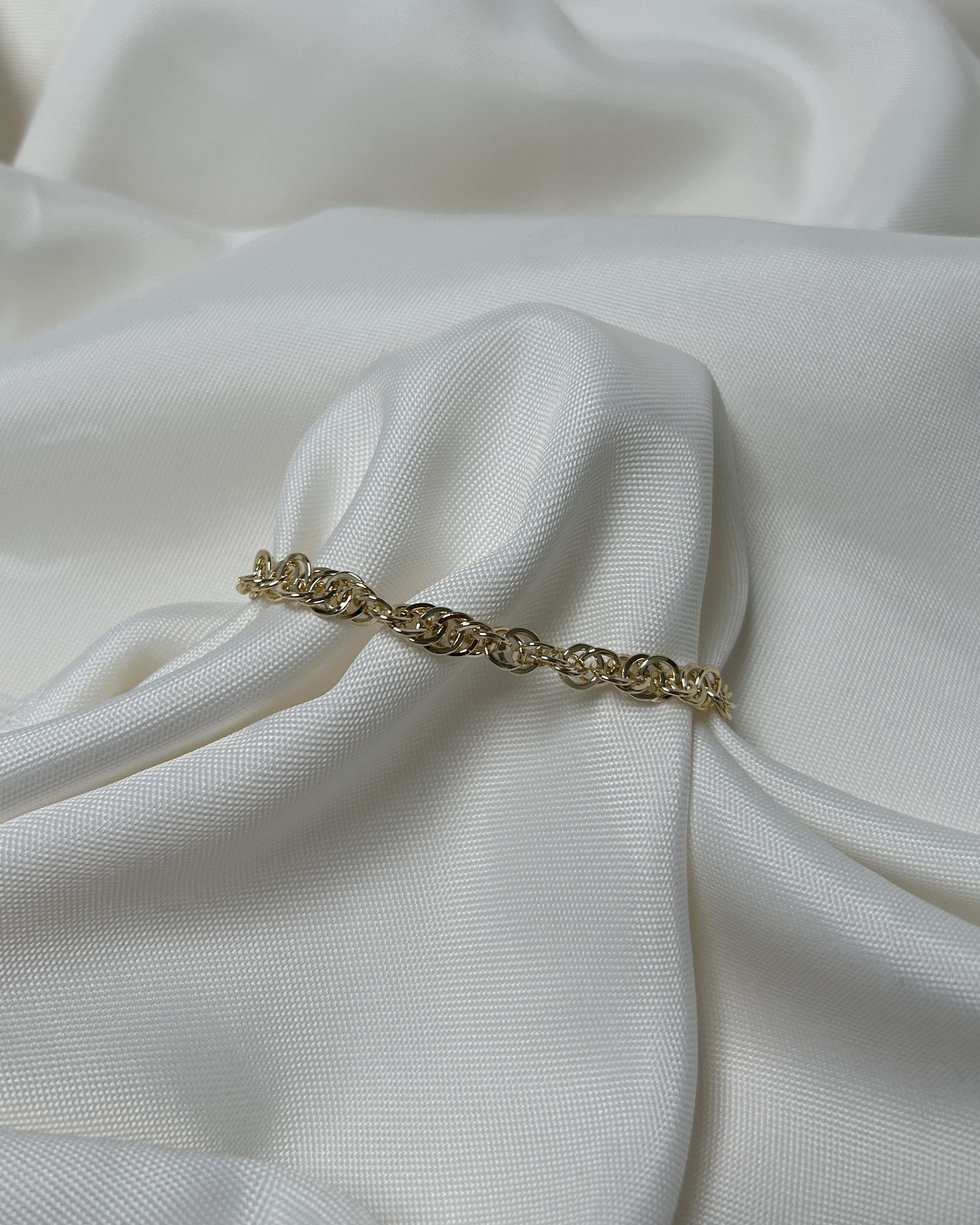 Royal Chain Gold Çelik Bileklik – Güçlü ve Zamansız Halka Tasarım
