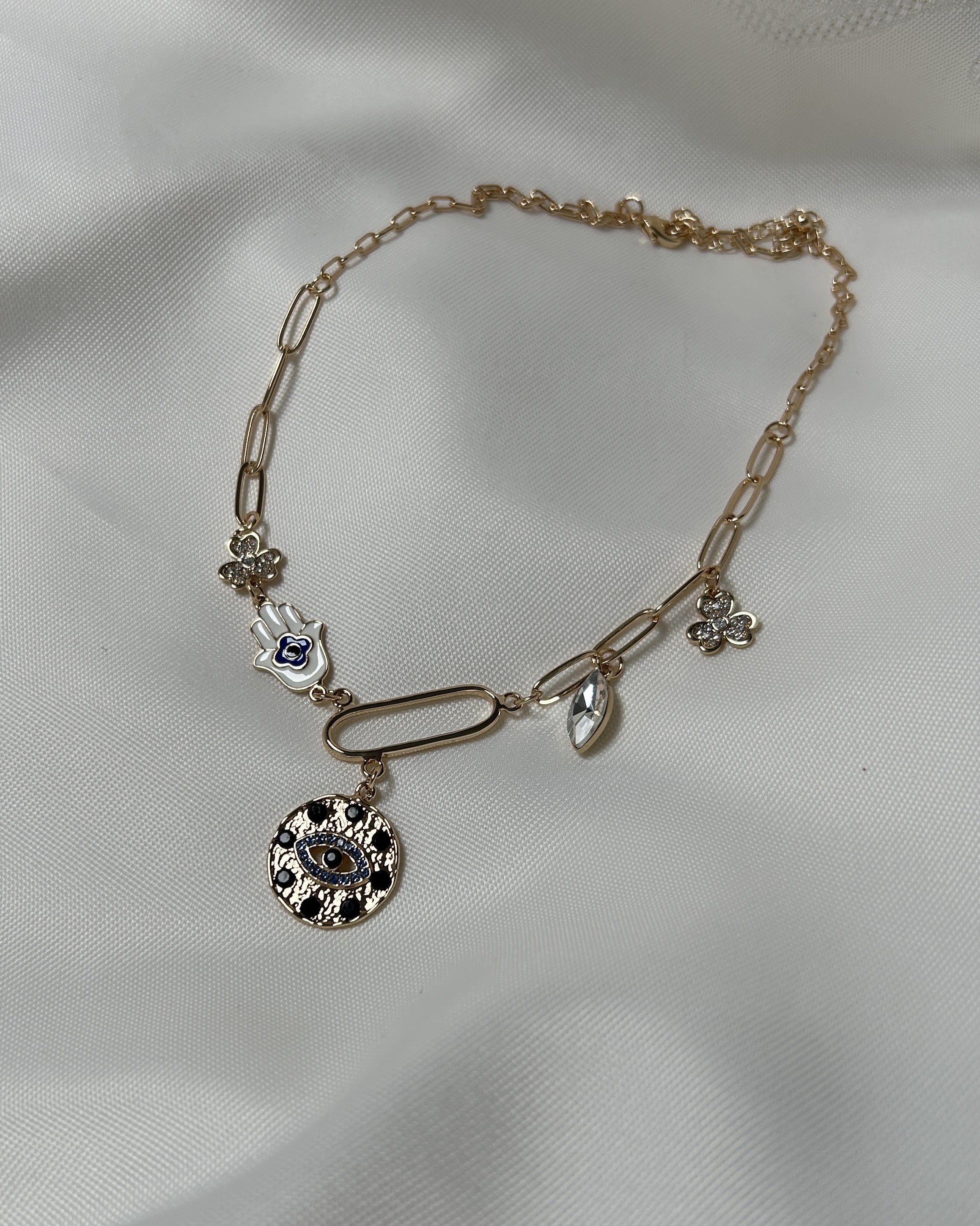 Nazar Boncuklu ve El Figürlü Altın Renk Çoklu Charm Çelik Kolye