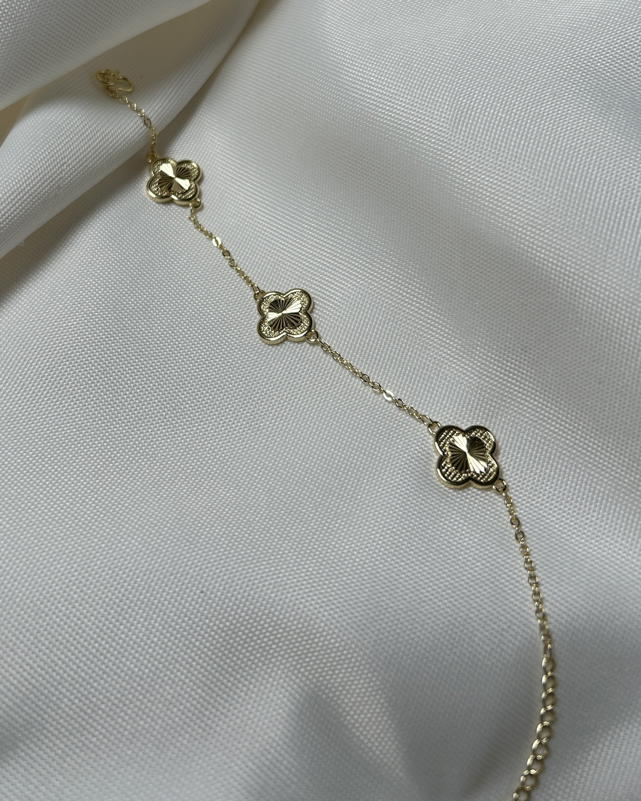 3 Yonca Figürlü Zincir Çelik Bileklik