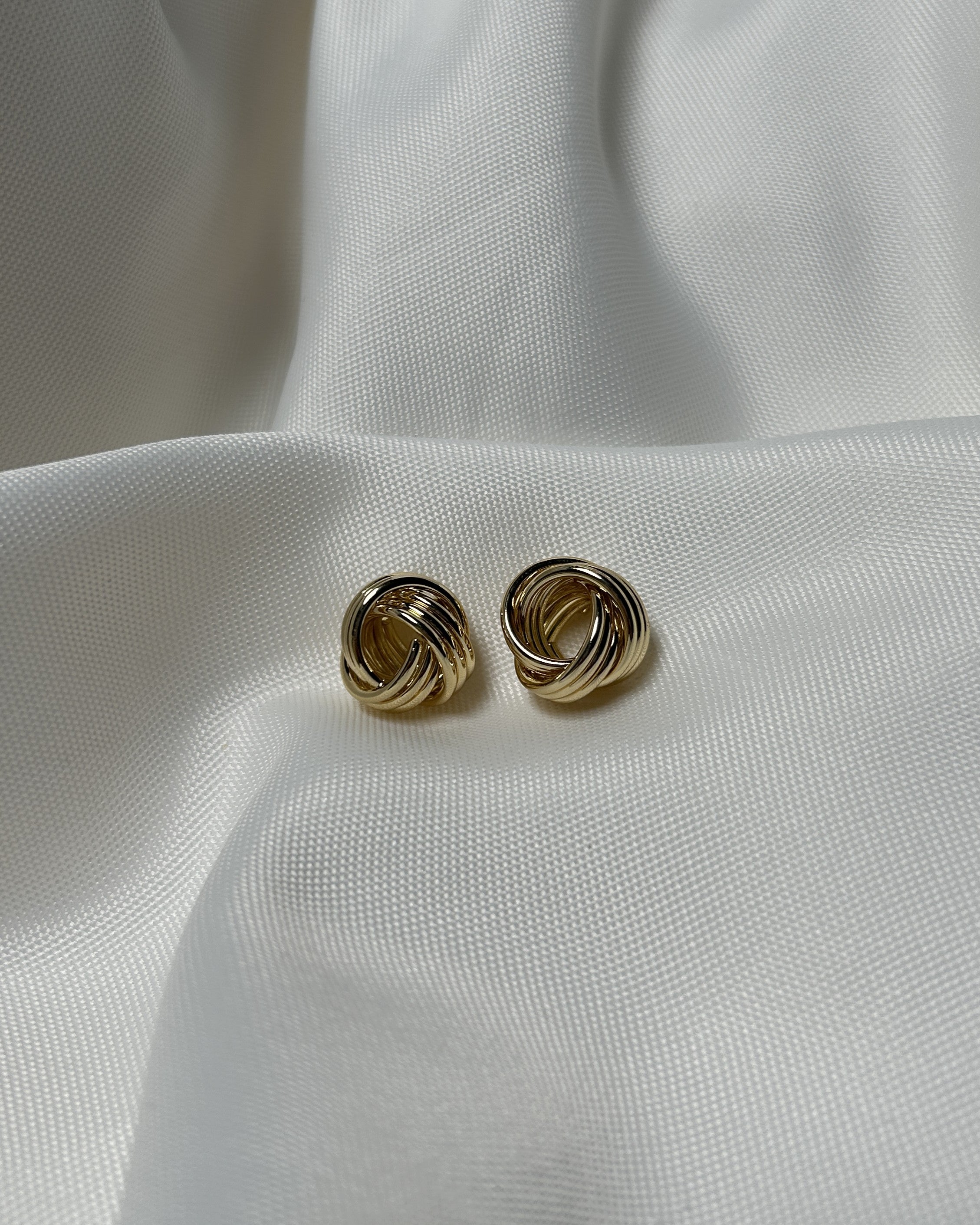 Burgu Form Altın Renk Çelik Halka Küpe