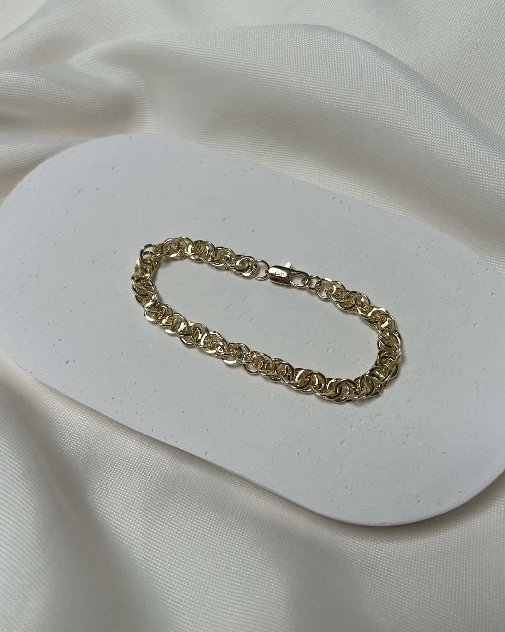 Royal Chain Gold Çelik Bileklik – Güçlü ve Zamansız Halka Tasarım