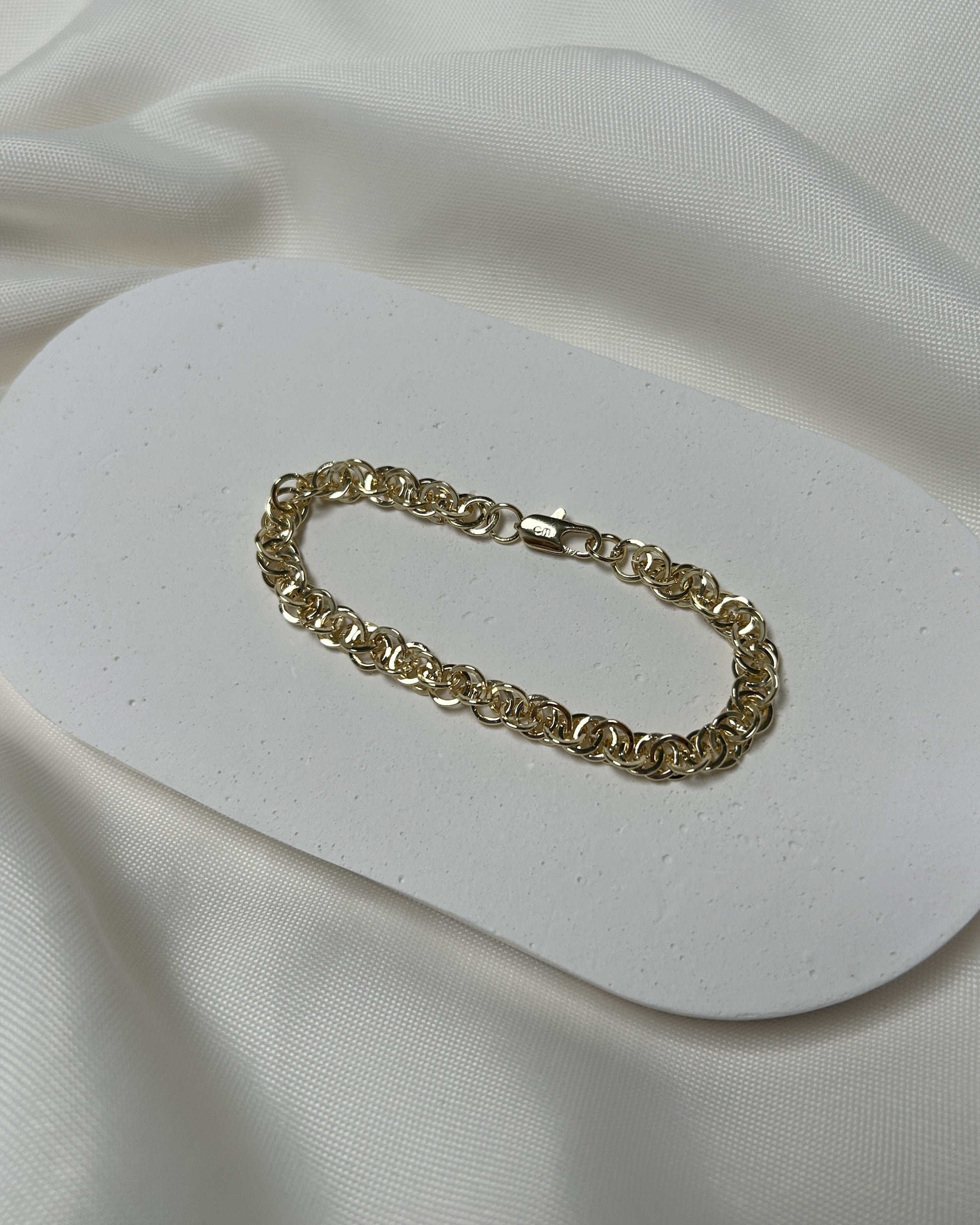 Royal Chain Gold Çelik Bileklik – Güçlü ve Zamansız Halka Tasarım