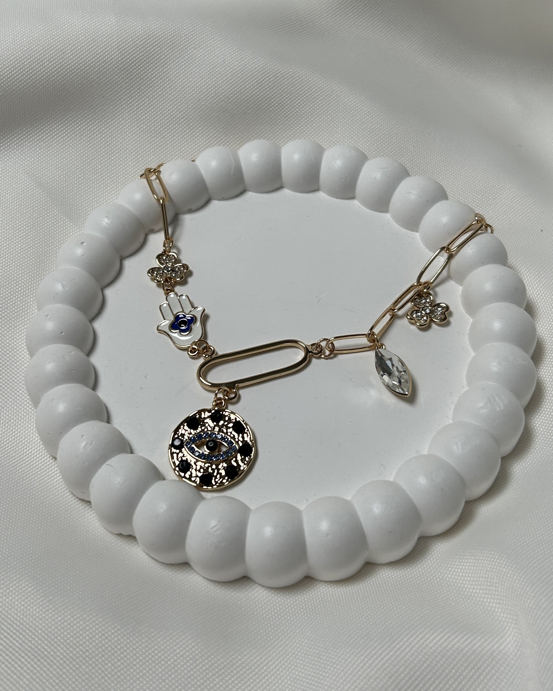 Nazar Boncuklu ve El Figürlü Altın Renk Çoklu Charm Çelik Kolye