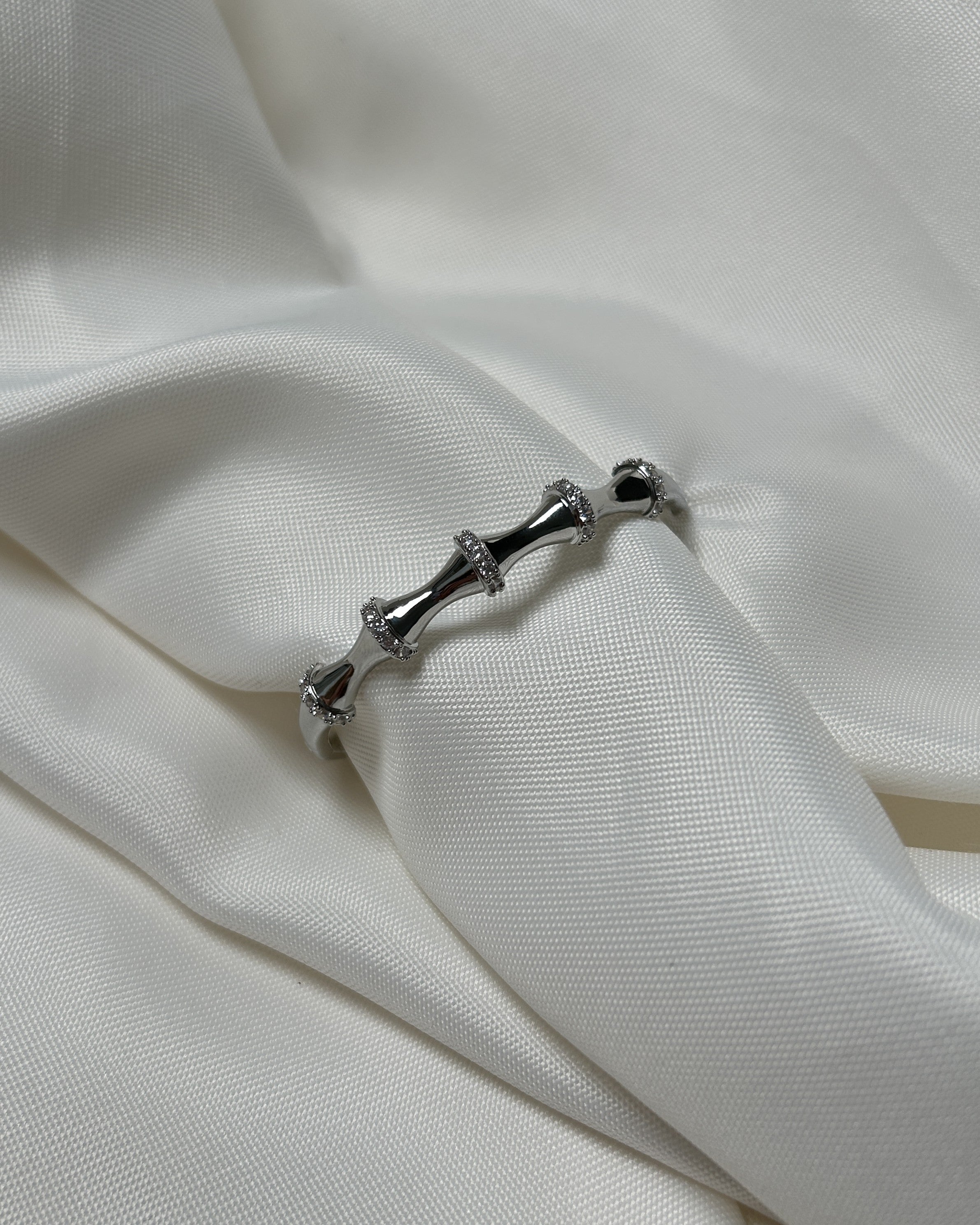 Bambu Form Zirkon Taş Detaylı Gümüş Renk Çelik Kelepçe Bileklik