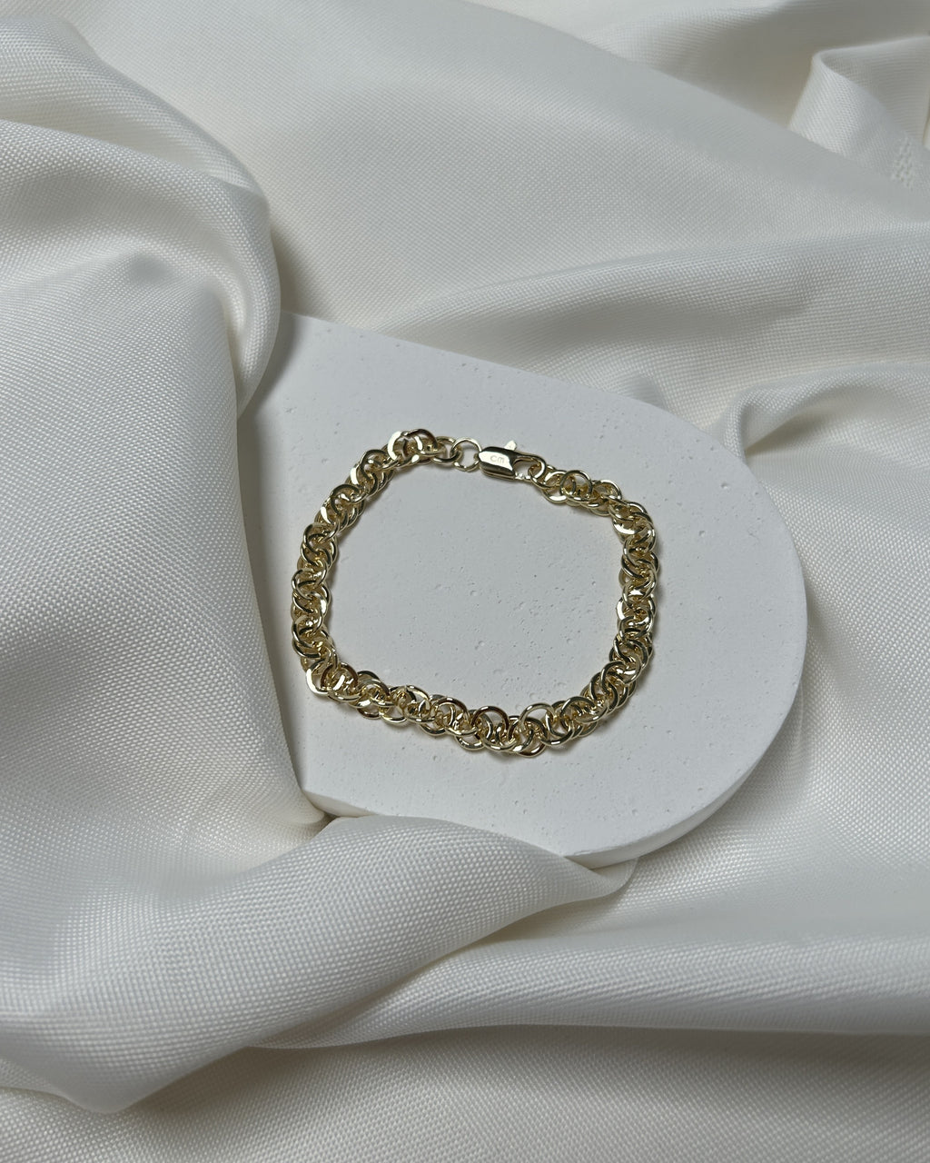 Royal Chain Gold Çelik Bileklik – Güçlü ve Zamansız Halka Tasarım