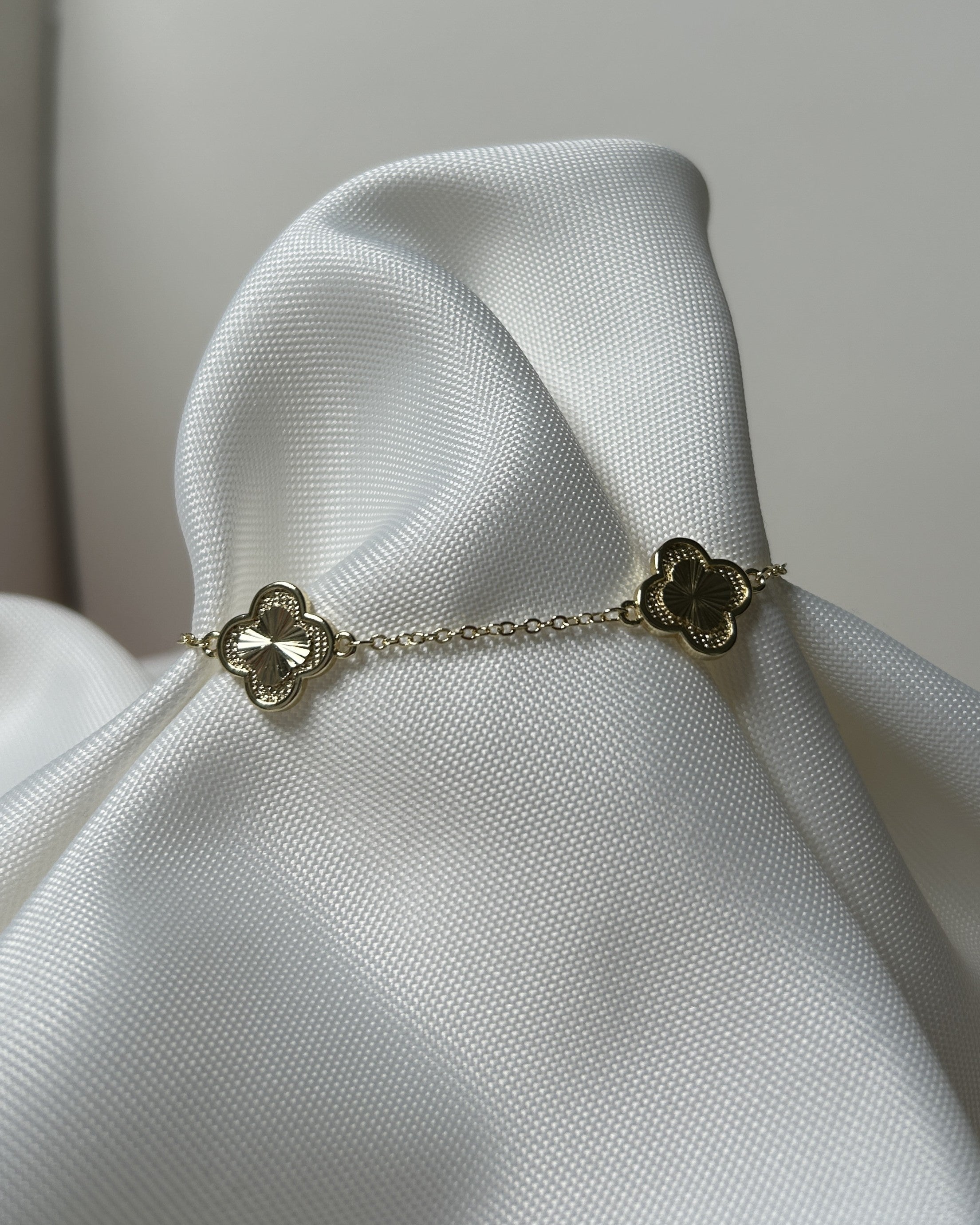 3 Yonca Figürlü Zincir Çelik Bileklik