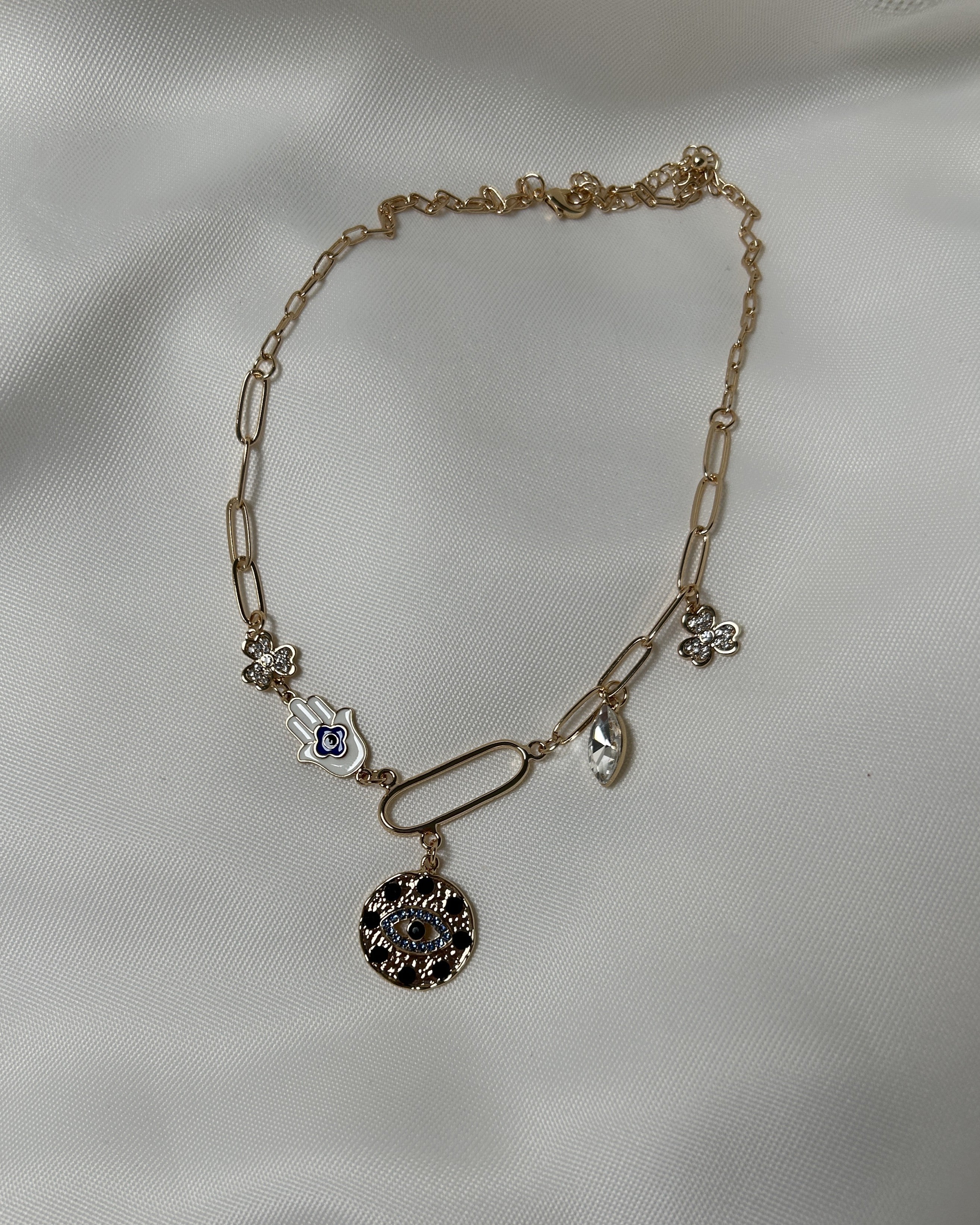 Nazar Boncuklu ve El Figürlü Altın Renk Çoklu Charm Çelik Kolye