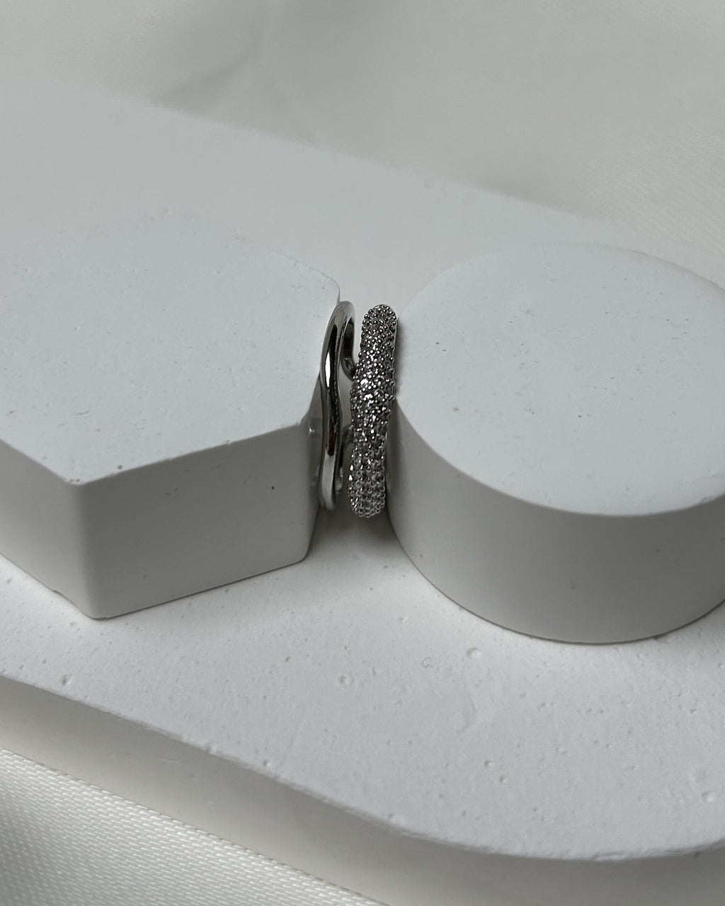 Minimal Taş Şerit Detaylı Gümüş Renk Ayarlanabilir Çelik Yüzük
