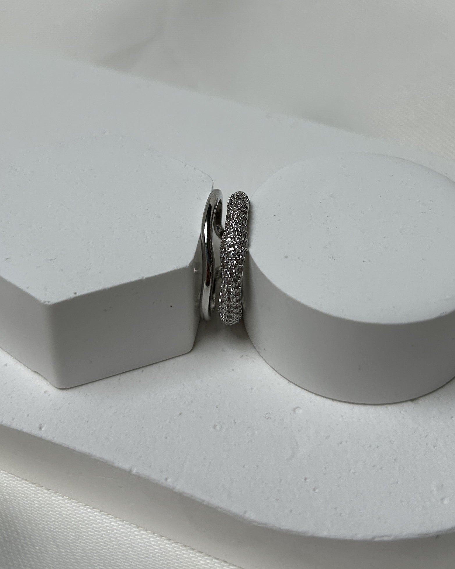 Minimal Taş Şerit Detaylı Gümüş Renk Ayarlanabilir Çelik Yüzük