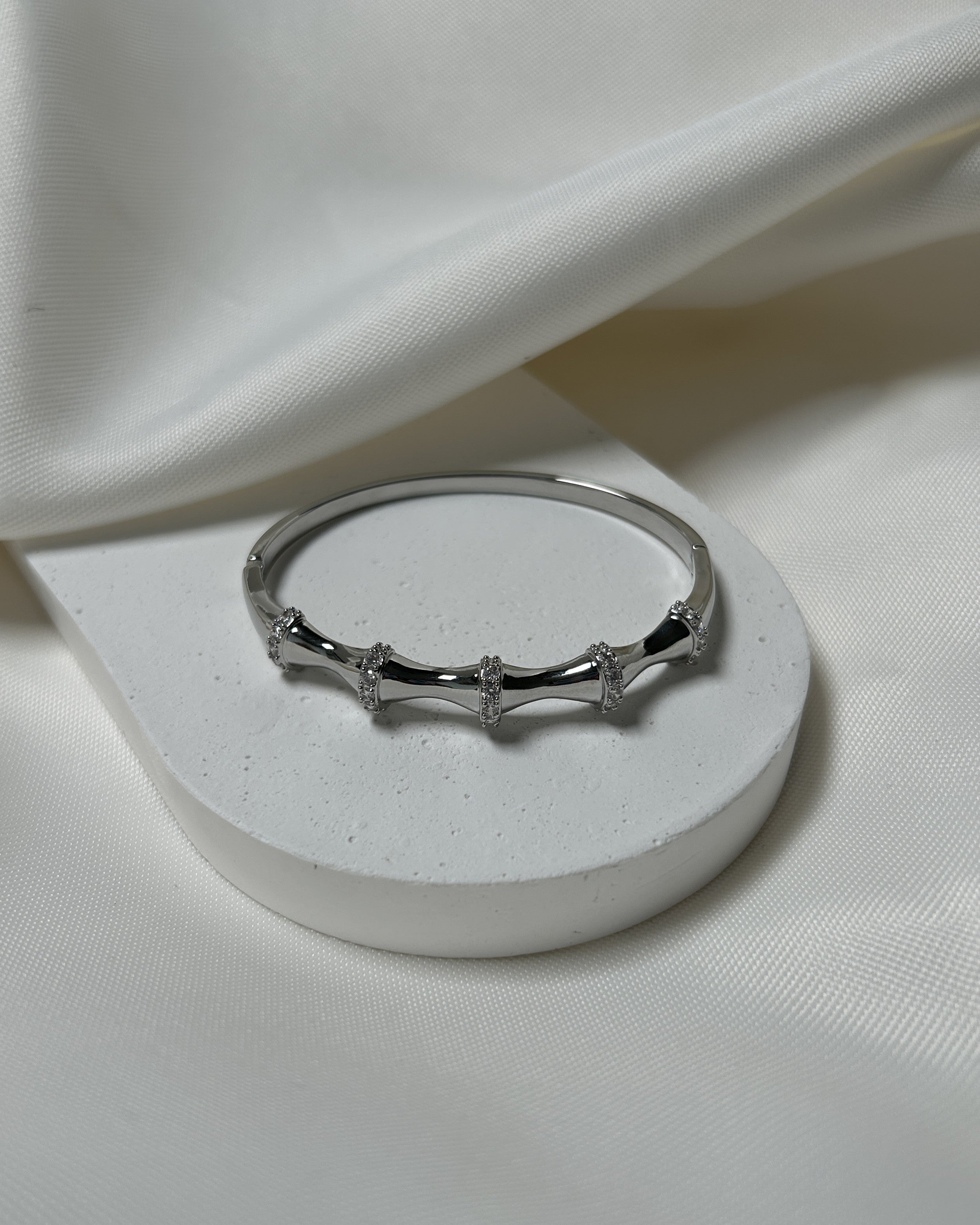 Bambu Form Zirkon Taş Detaylı Gümüş Renk Çelik Kelepçe Bileklik