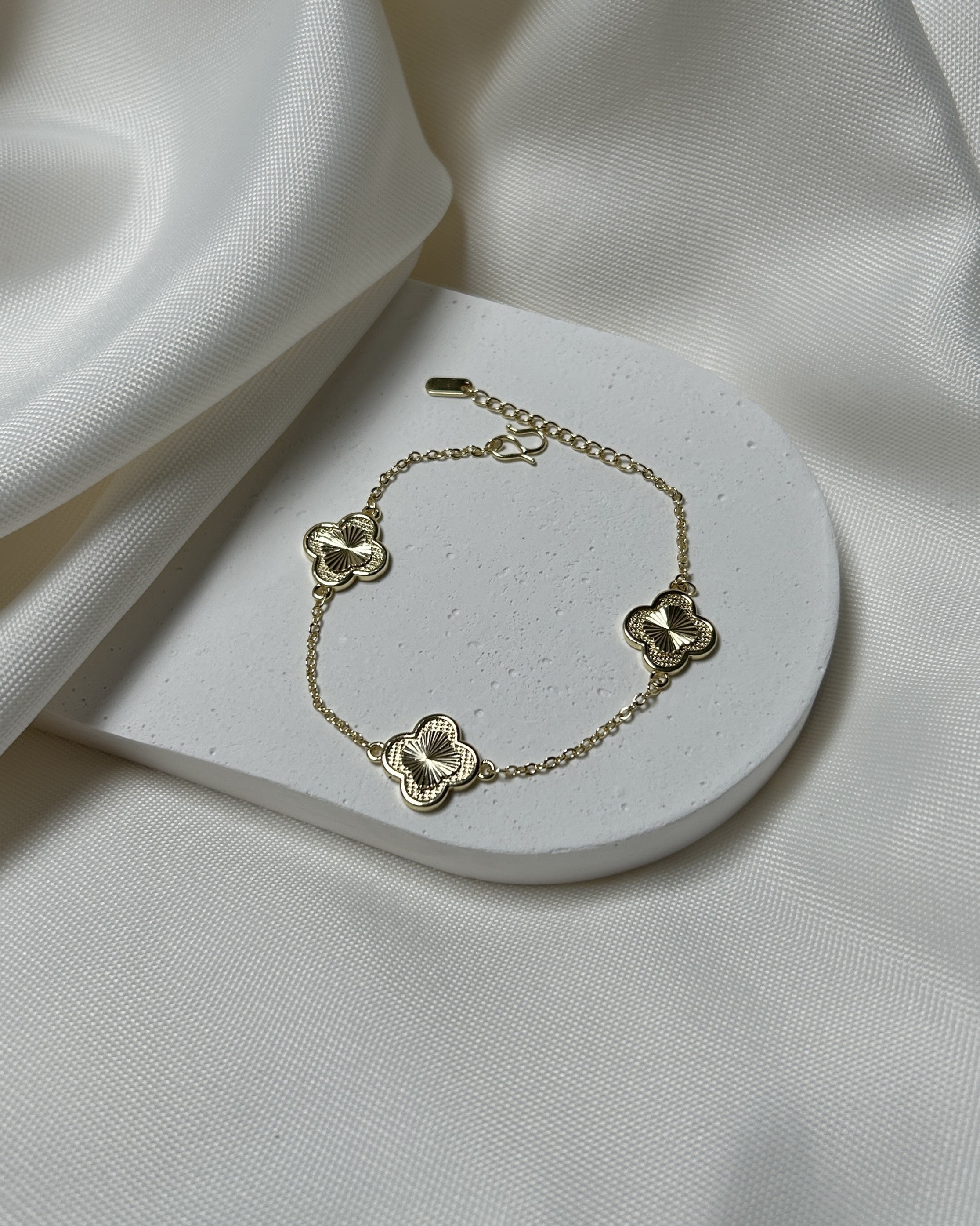 3 Yonca Figürlü Zincir Çelik Bileklik