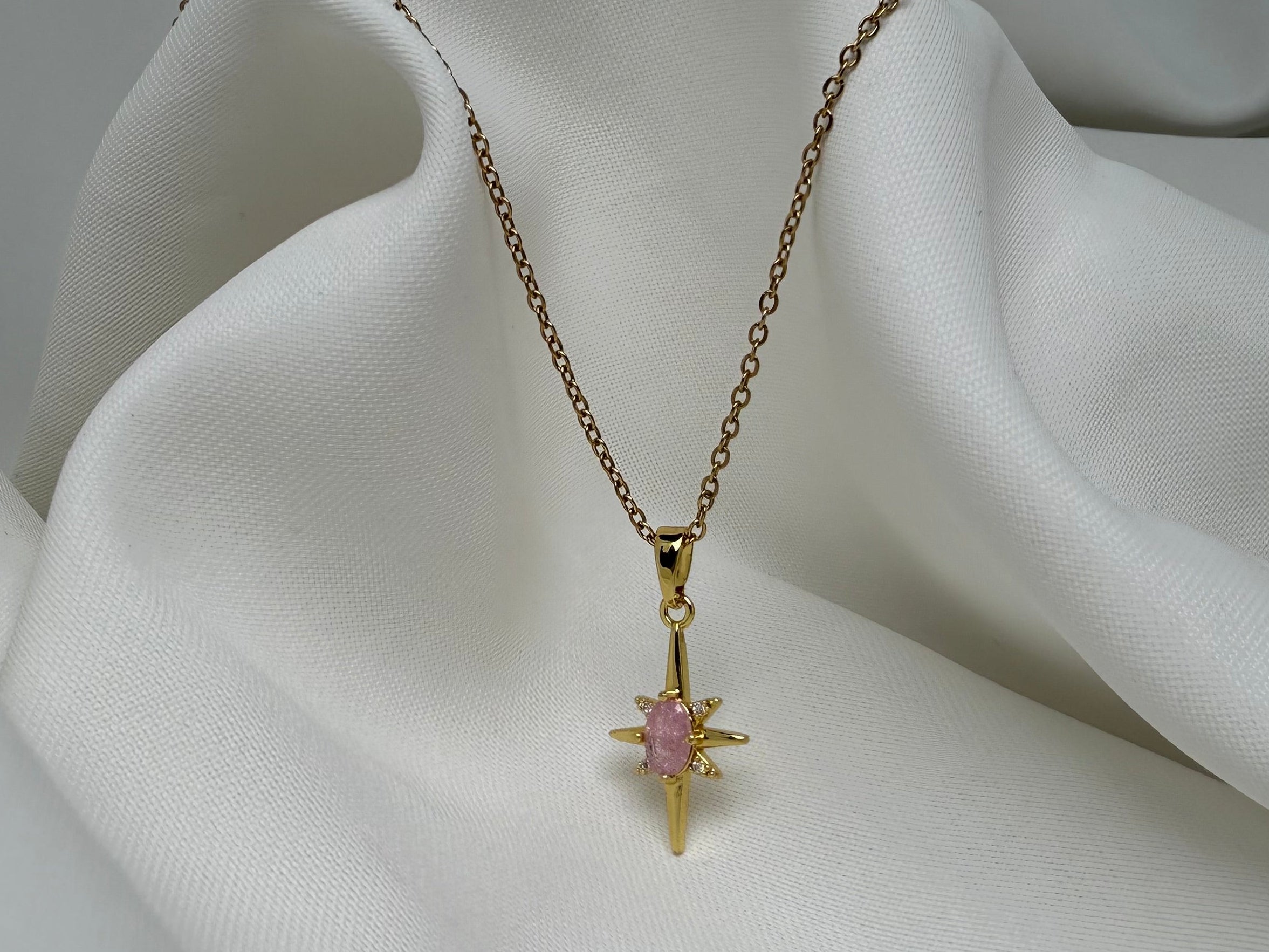 Pembe Taşlı Kuzey Yıldızı Çelik Kolye