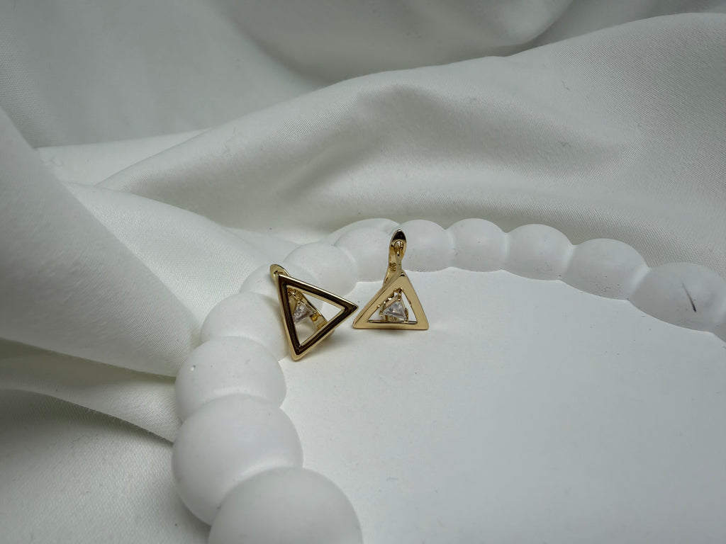 Sallantılı Taşlı Üçgen Çelik Küpe XP