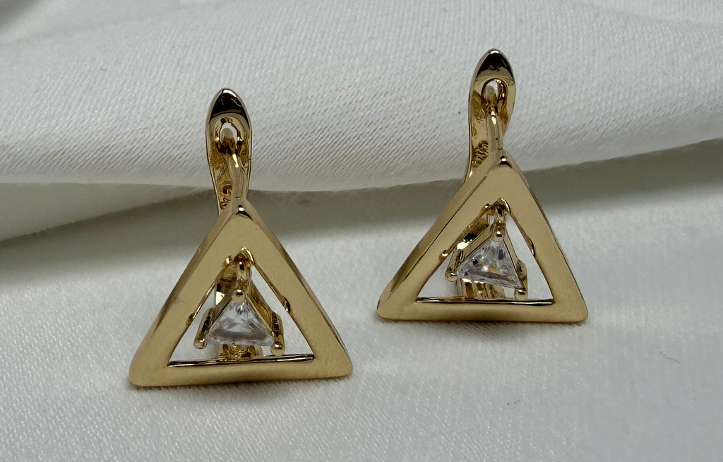 Sallantılı Taşlı Üçgen Çelik Küpe XP