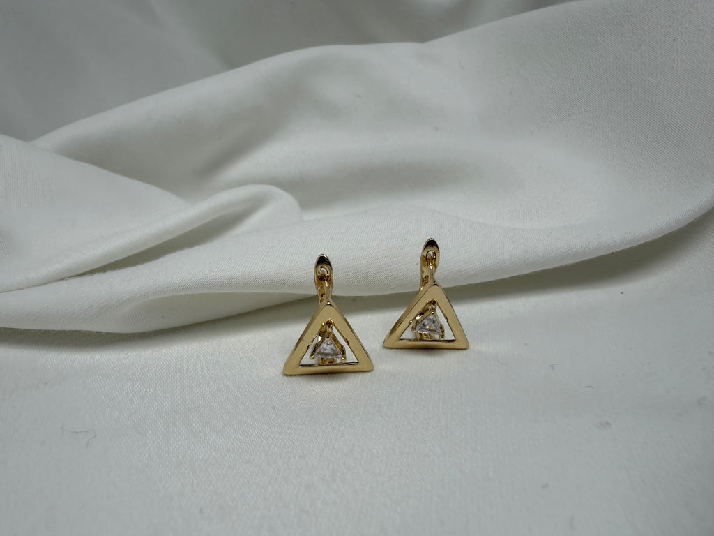 Sallantılı Taşlı Üçgen Çelik Küpe XP