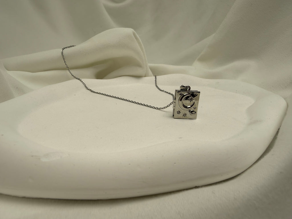 Gökyüzü Temalı Açılabilen Kitap Çelik Kolye