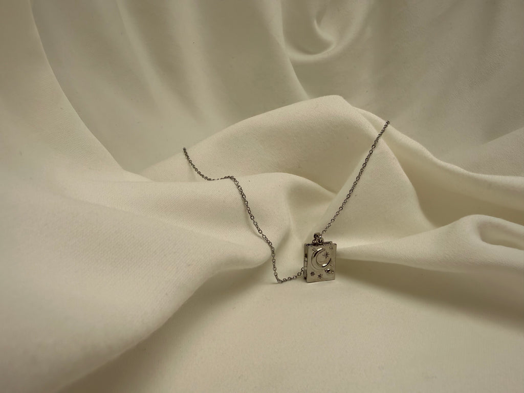 Gökyüzü Temalı Açılabilen Kitap Çelik Kolye