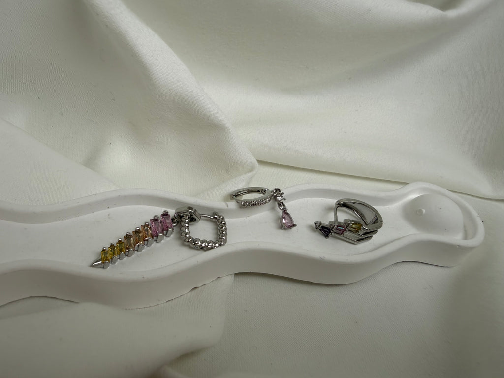 Renkli Taşlı Şıklı Üçlü Kombin Çelik Küpe