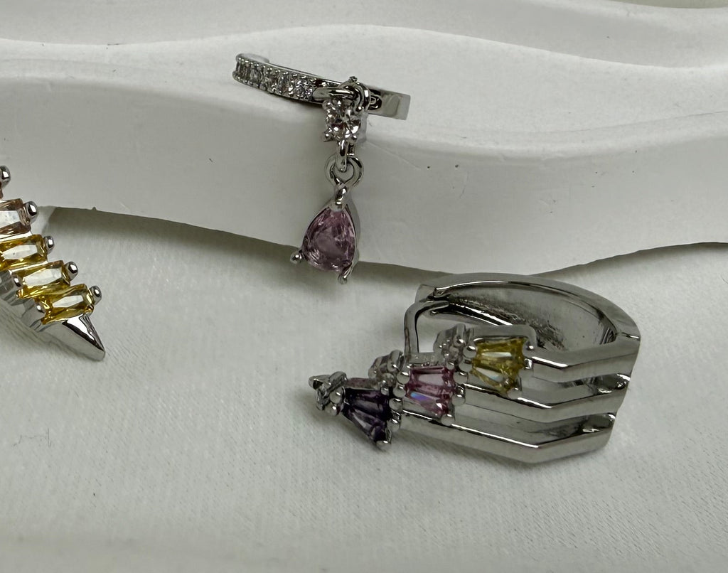 Renkli Taşlı Şıklı Üçlü Kombin Çelik Küpe