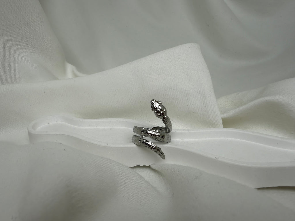 Yılan Figürlü Ayarlanabilen Çelik Yüzük