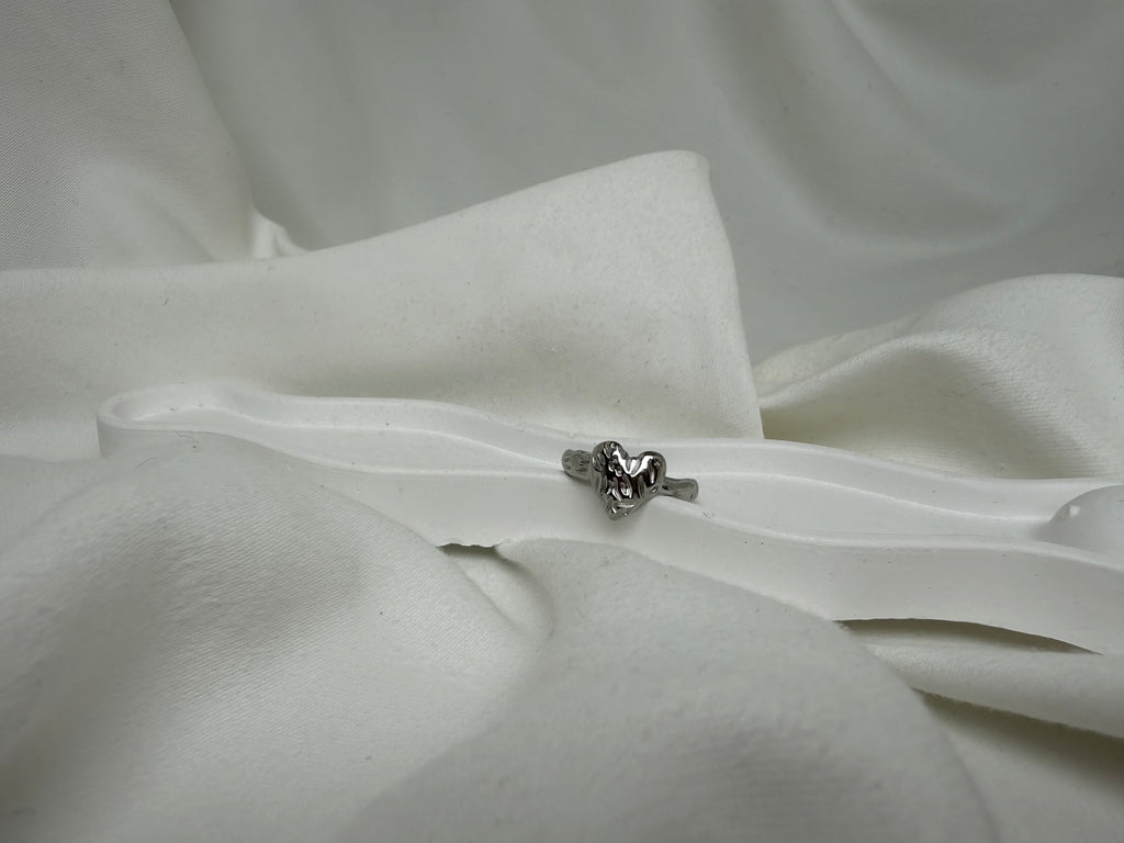 Desenli Minimal Kalpli Çelik Yüzük