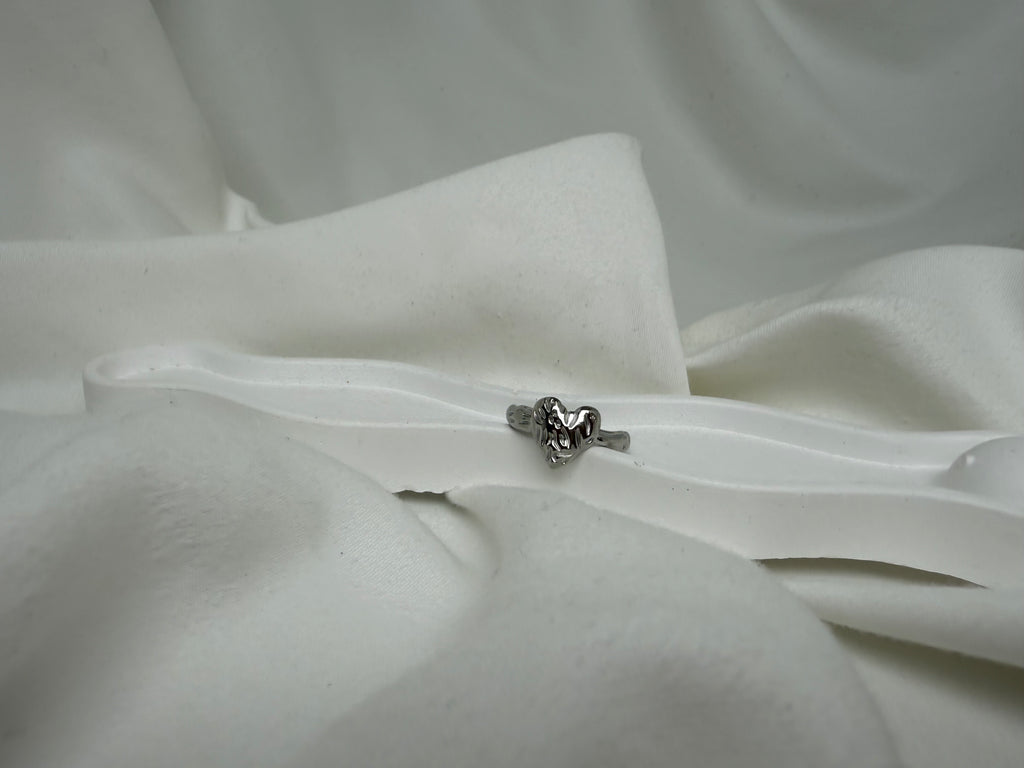 Desenli Minimal Kalpli Çelik Yüzük