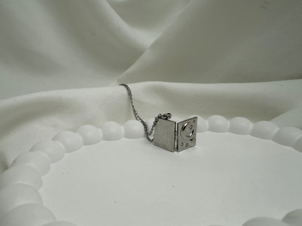 Gökyüzü Temalı Açılabilen Kitap Çelik Kolye