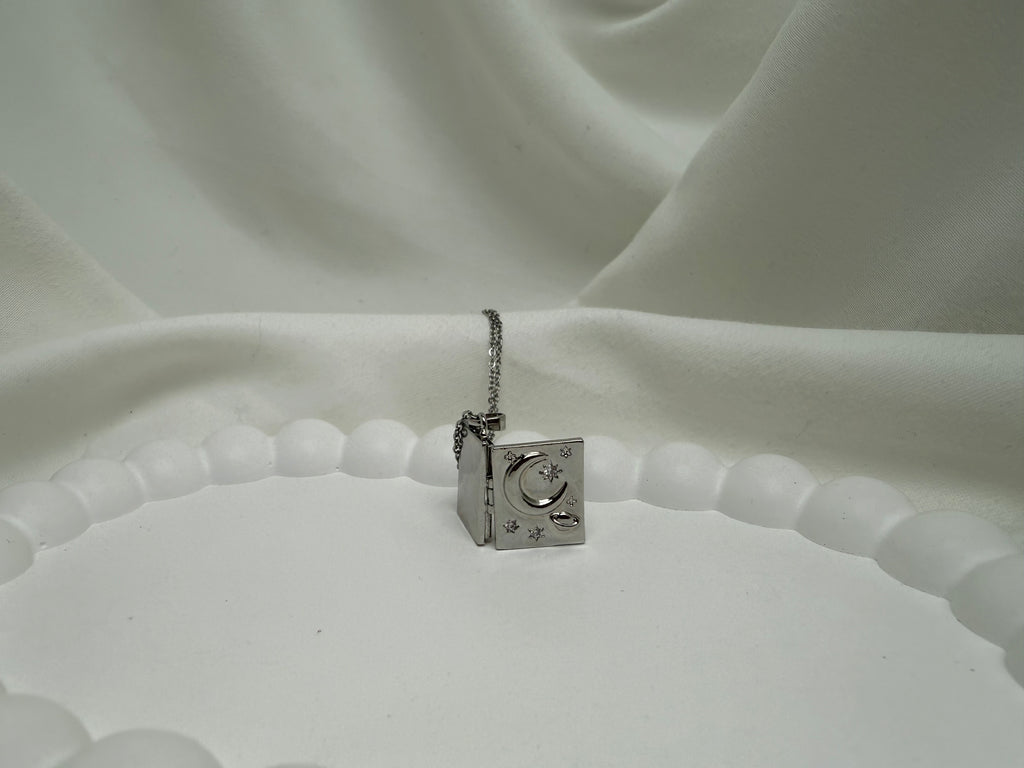 Gökyüzü Temalı Açılabilen Kitap Çelik Kolye