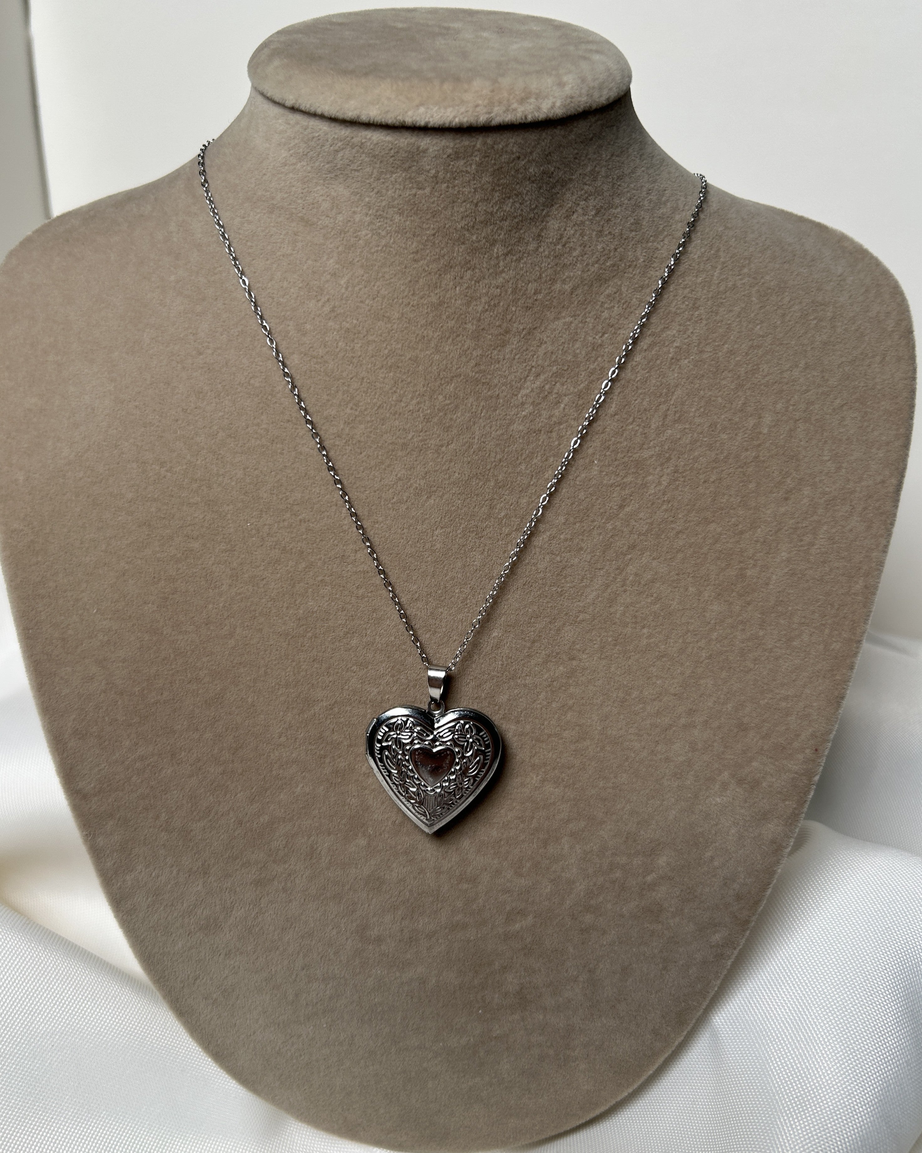 Açılabilir Kalp Charmlı Çelik Kolye