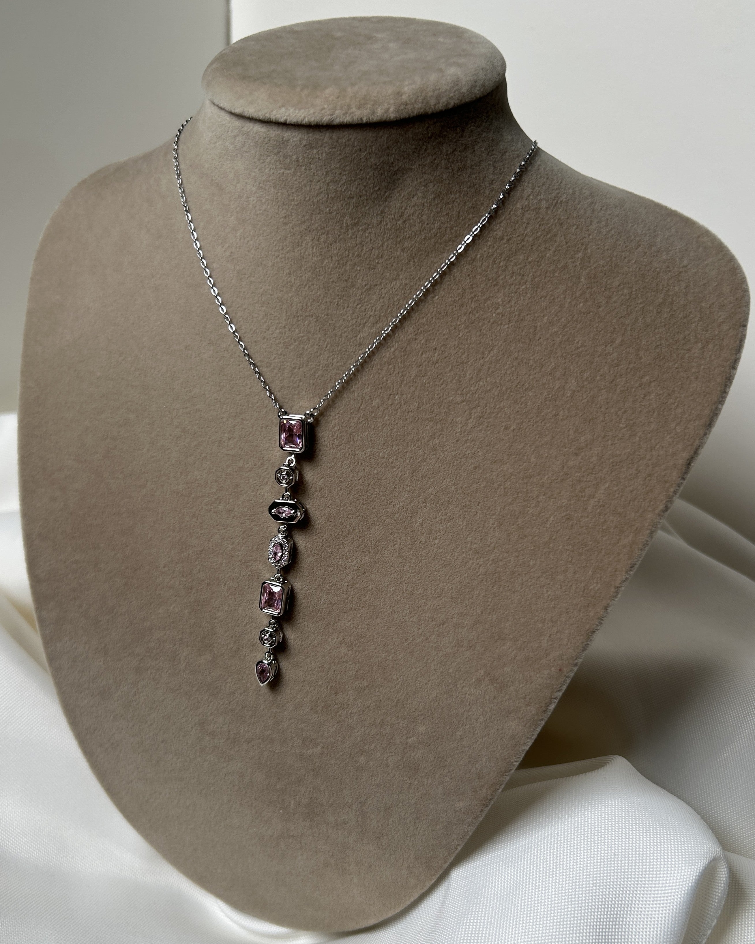 7 Element Pembe Taşlı Çelik Y Kolye