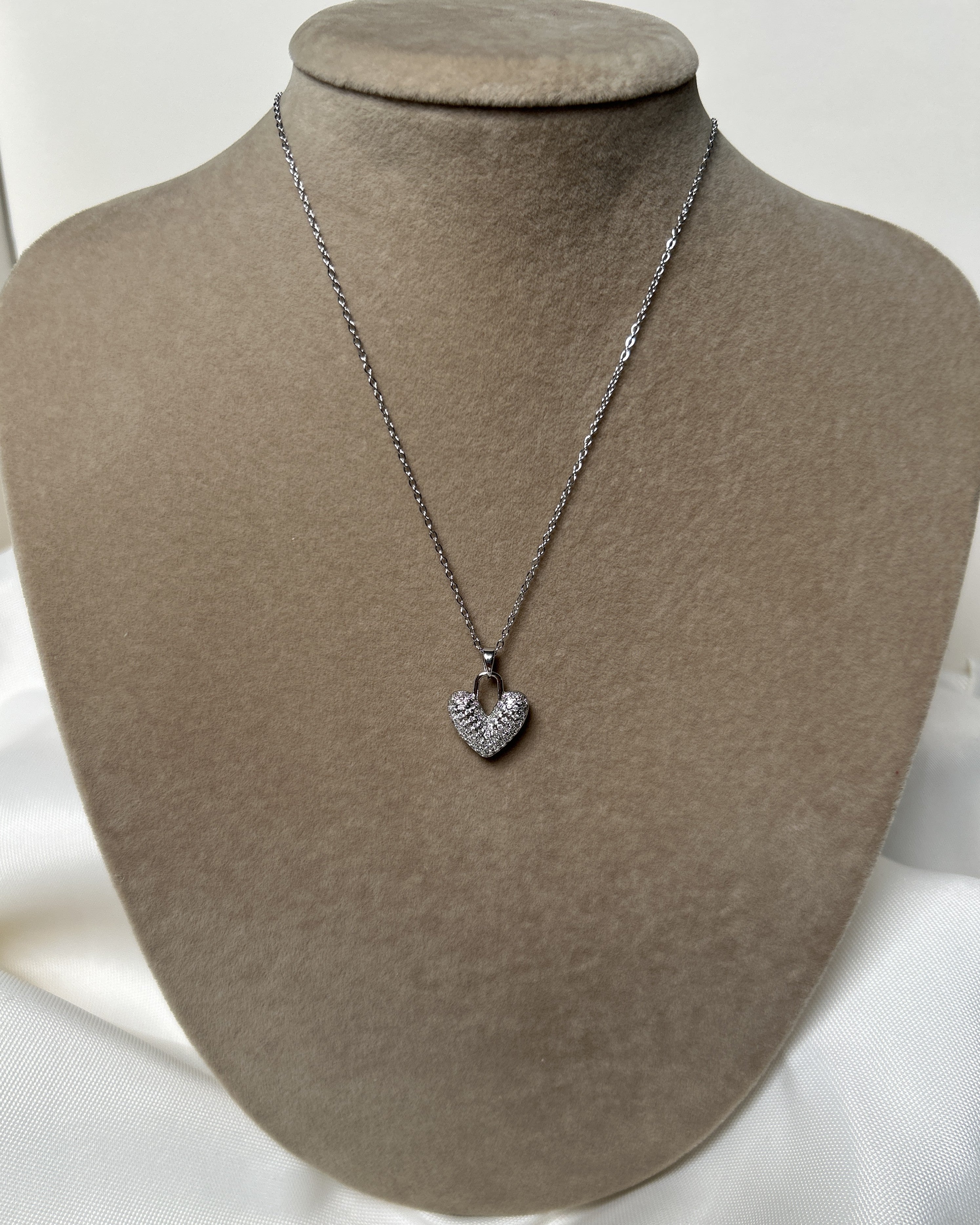 Mineli Kalp Çift Taraflı Çelik Kolye