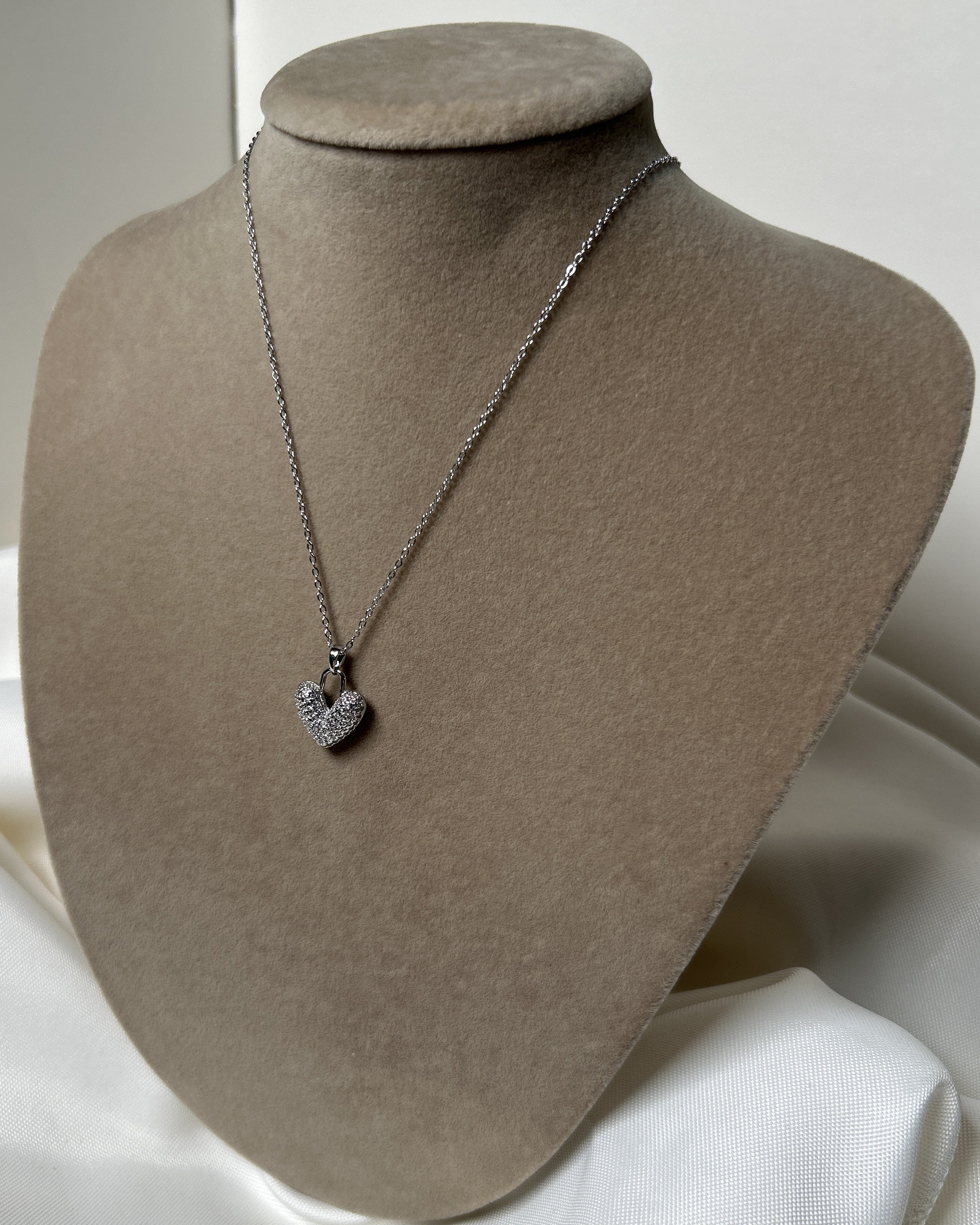 Mineli Kalp Çift Taraflı Çelik Kolye