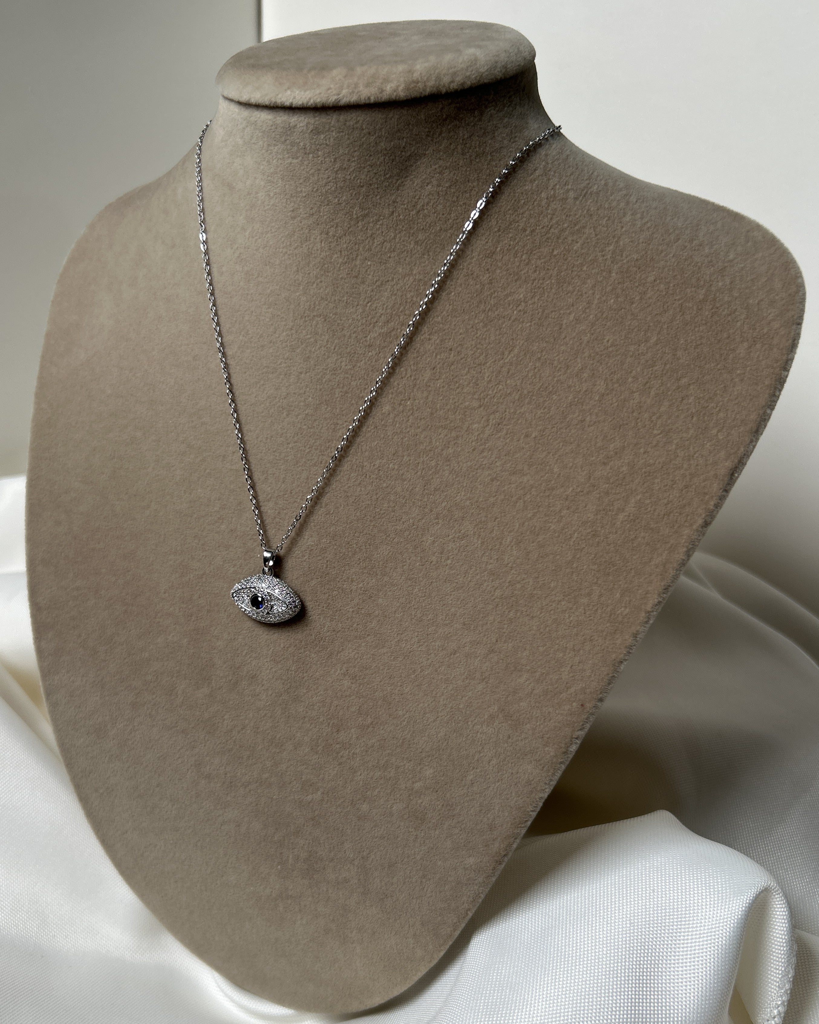 Göz Figürlü Taşlı Çelik Kolye