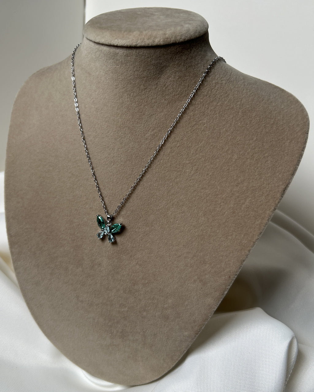 Turkuaz ve Mavi Taşlı Kelebek Çelik Kolye