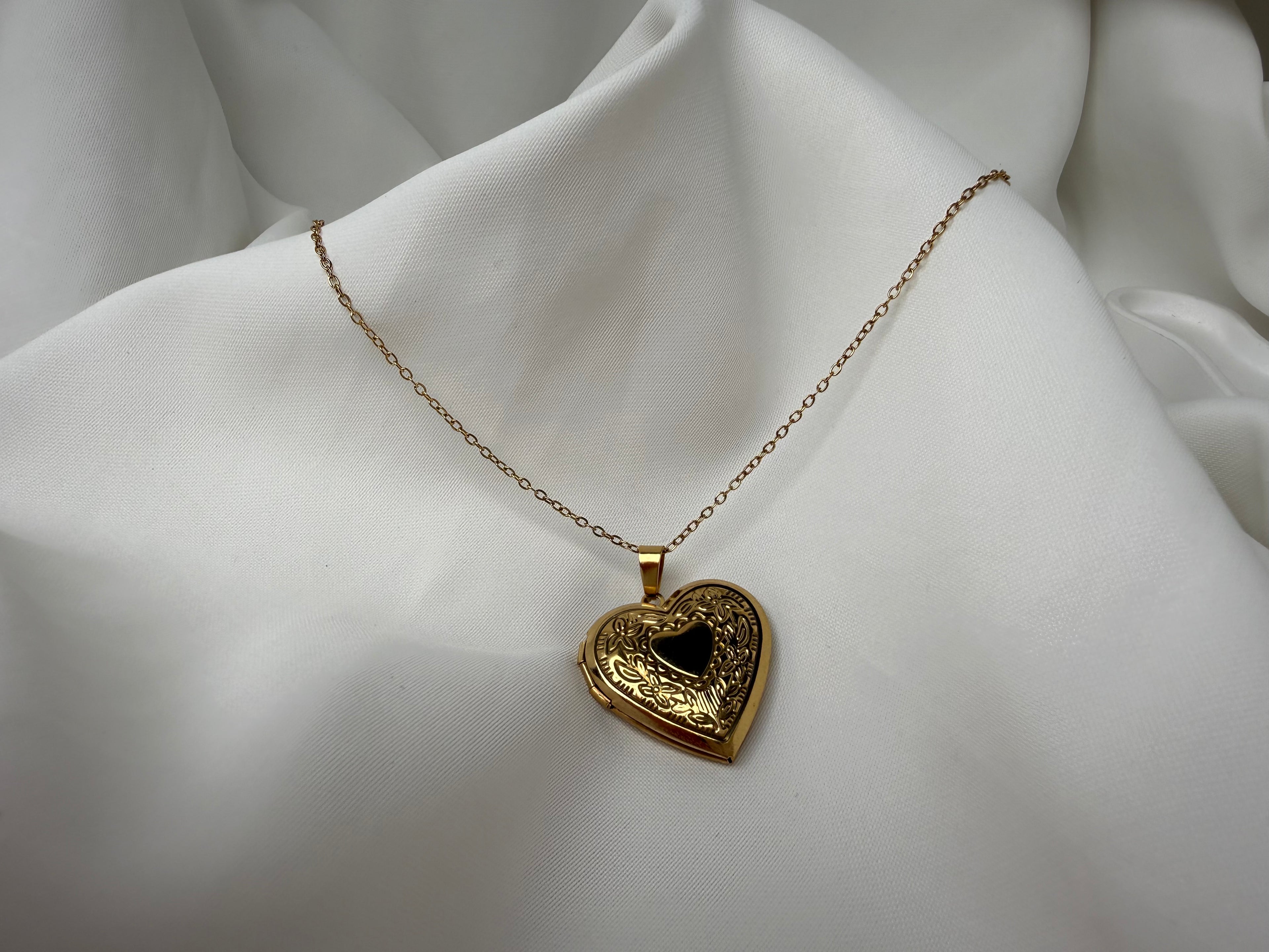 Açılabilir Kalp Charmlı Çelik Kolye