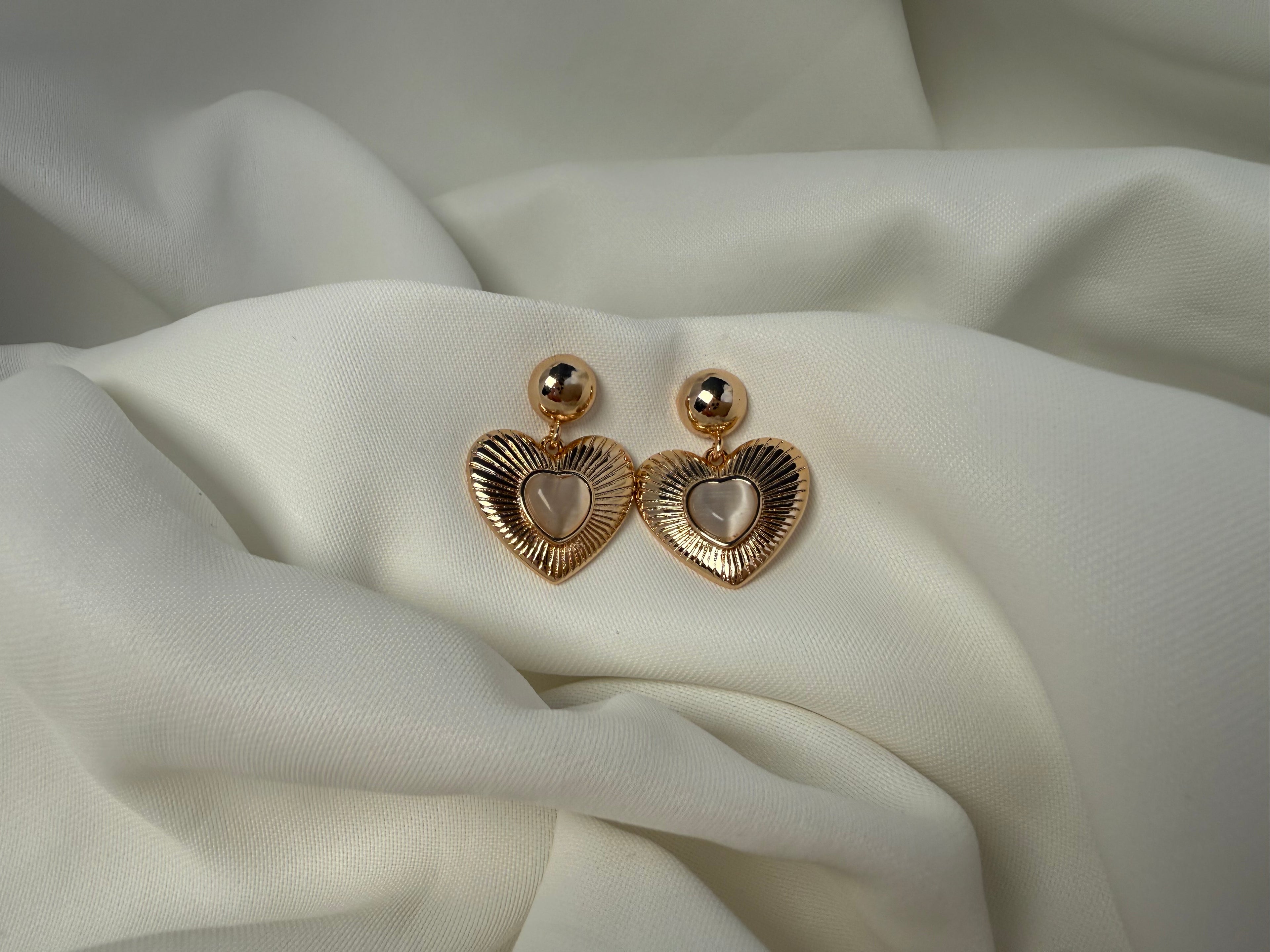 Çizgili Kalp Sallantılı Çelik Küpe