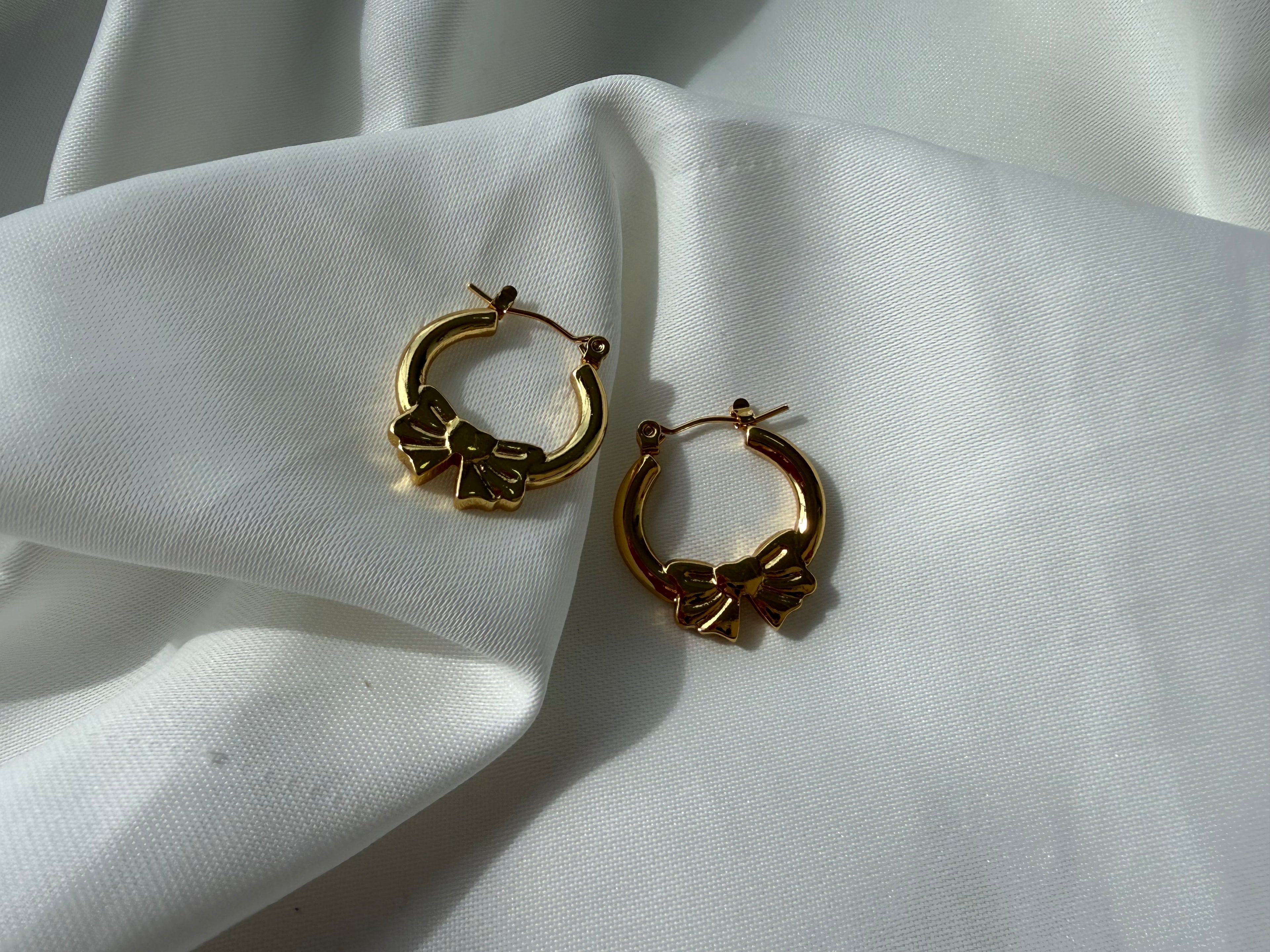 Kurdele Detaylı Çelik Halka küpe