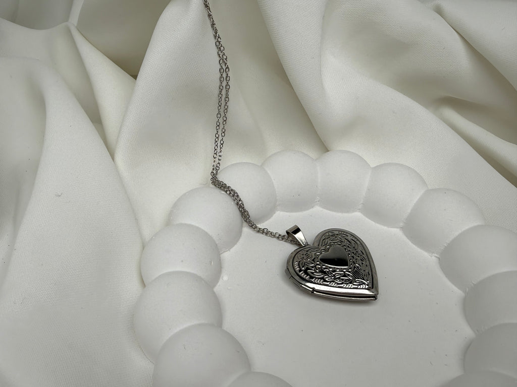 Açılabilir Kalp Charmlı Çelik Kolye