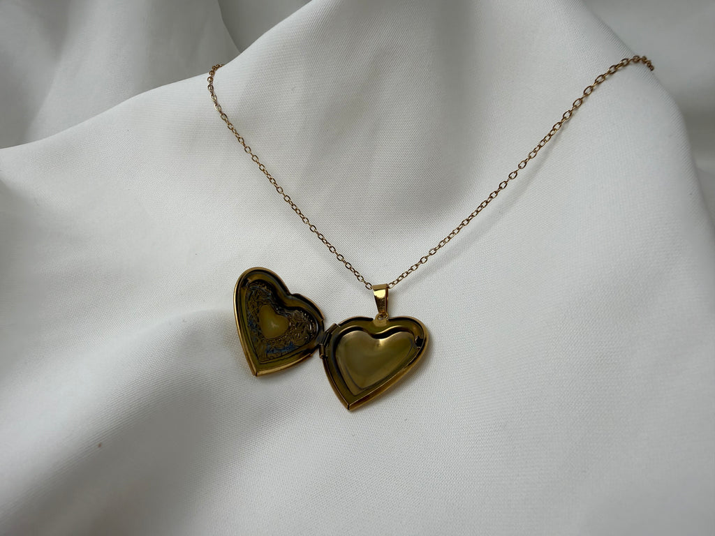 Açılabilir Kalp Charmlı Çelik Kolye