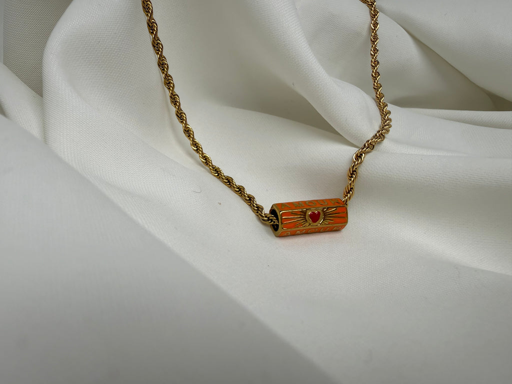 Burgu Zincir Blok Charmlı Kalpli Çelik Kolye