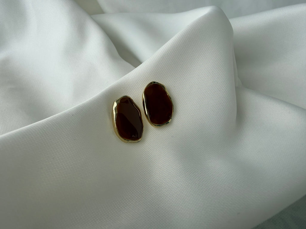 Kahverengi Mineli Soyut Çelik Çivi Küpe