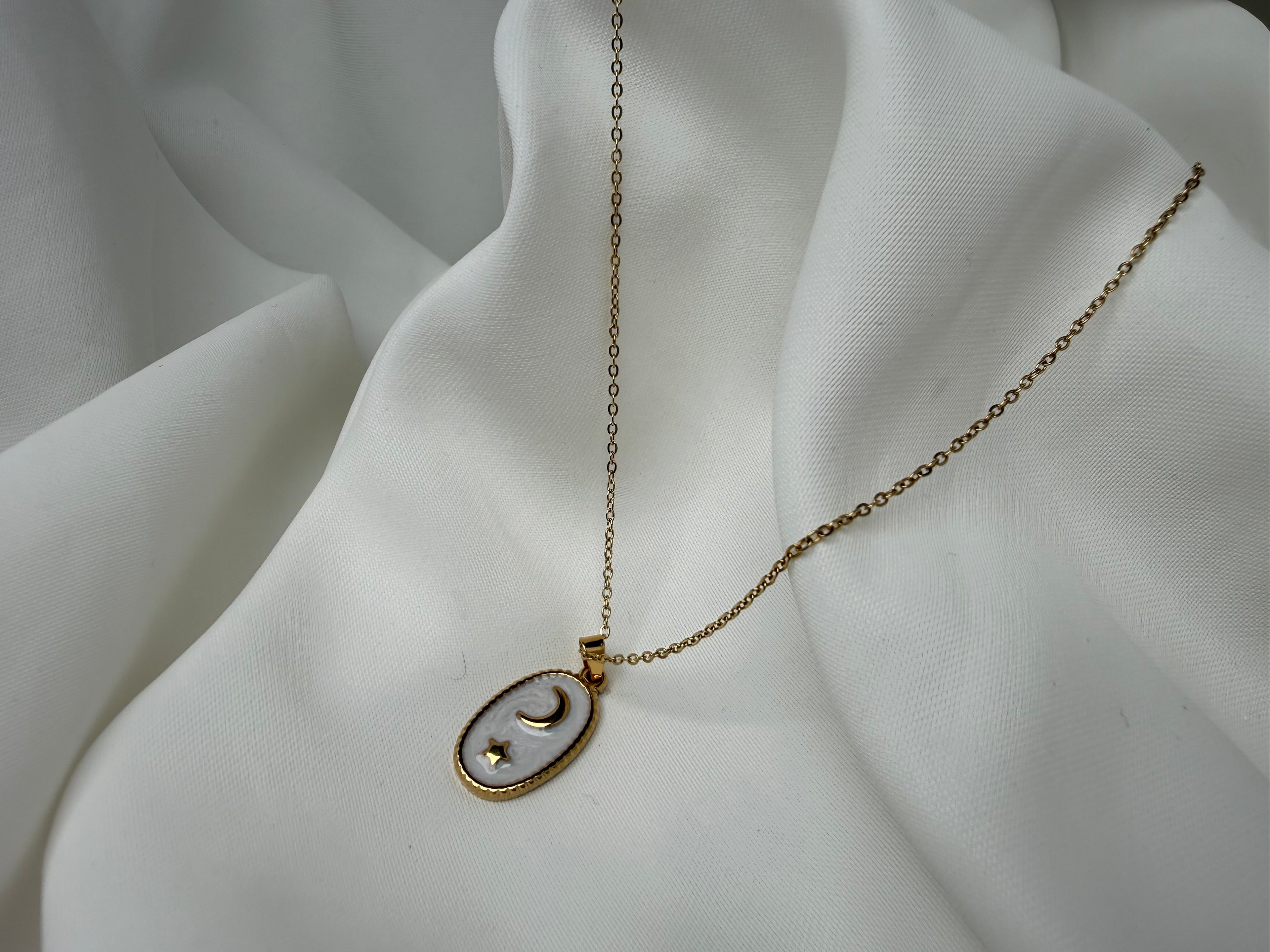 Yıldız ve Ay Mineli Çelik Kolye