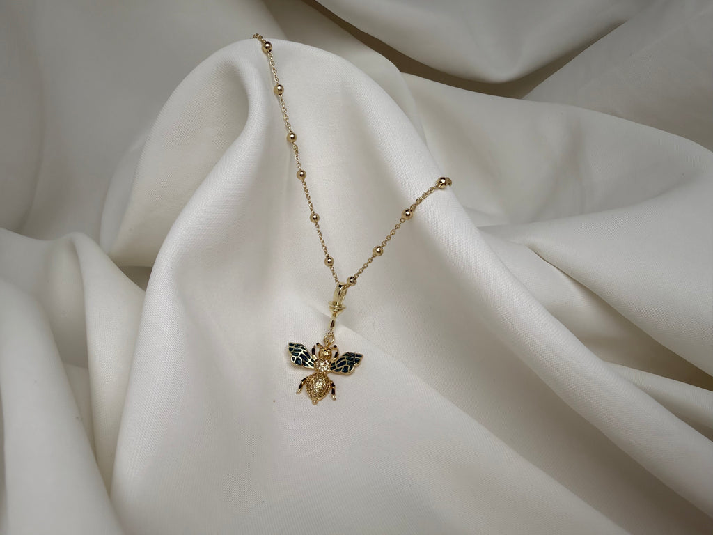 Taşlı Arı Charmlı Top Zincirli Çelik Kolye