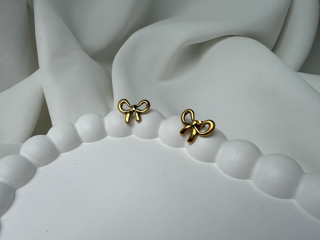 Fiyonk Kurdele Çelik Çivi Küpe