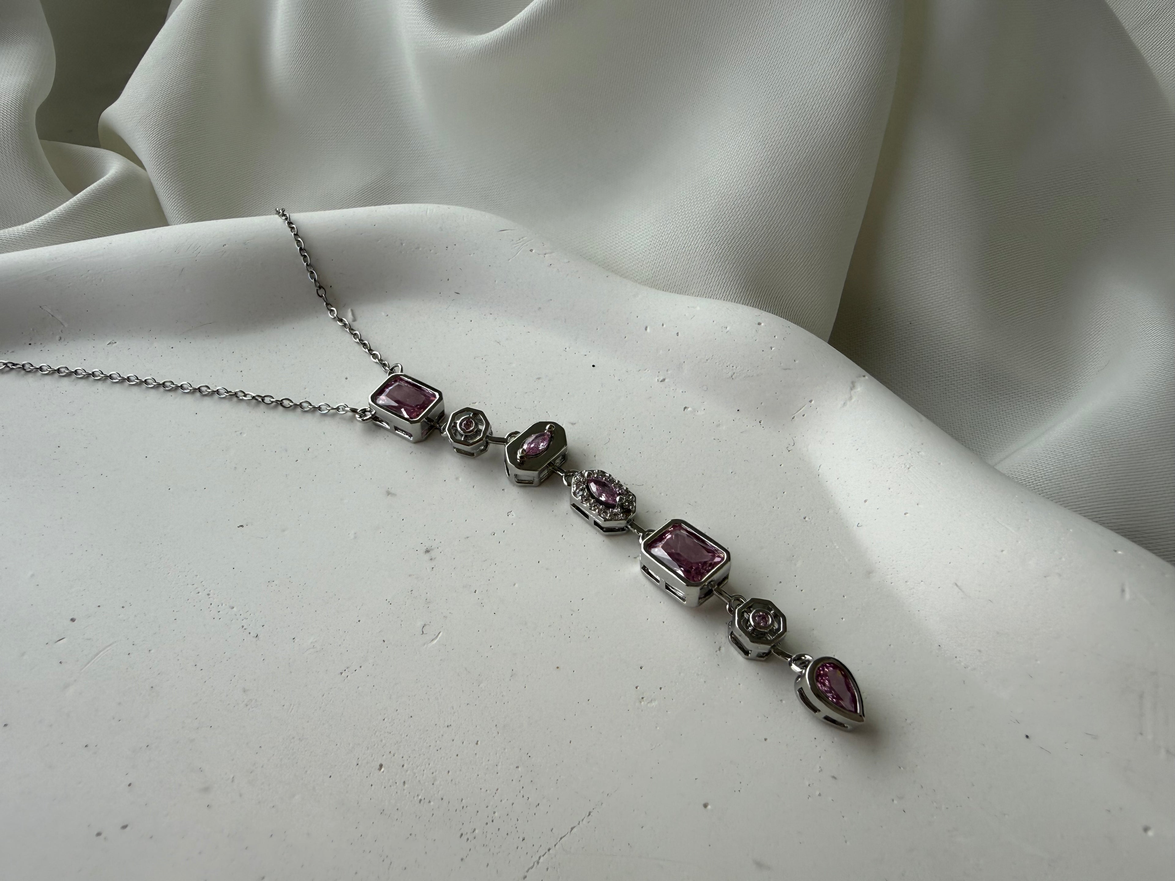 7 Element Pembe Taşlı Çelik Y Kolye