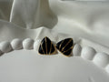 Siyah Mineli Çizgili Üçgen Çelik Çivi Küpe