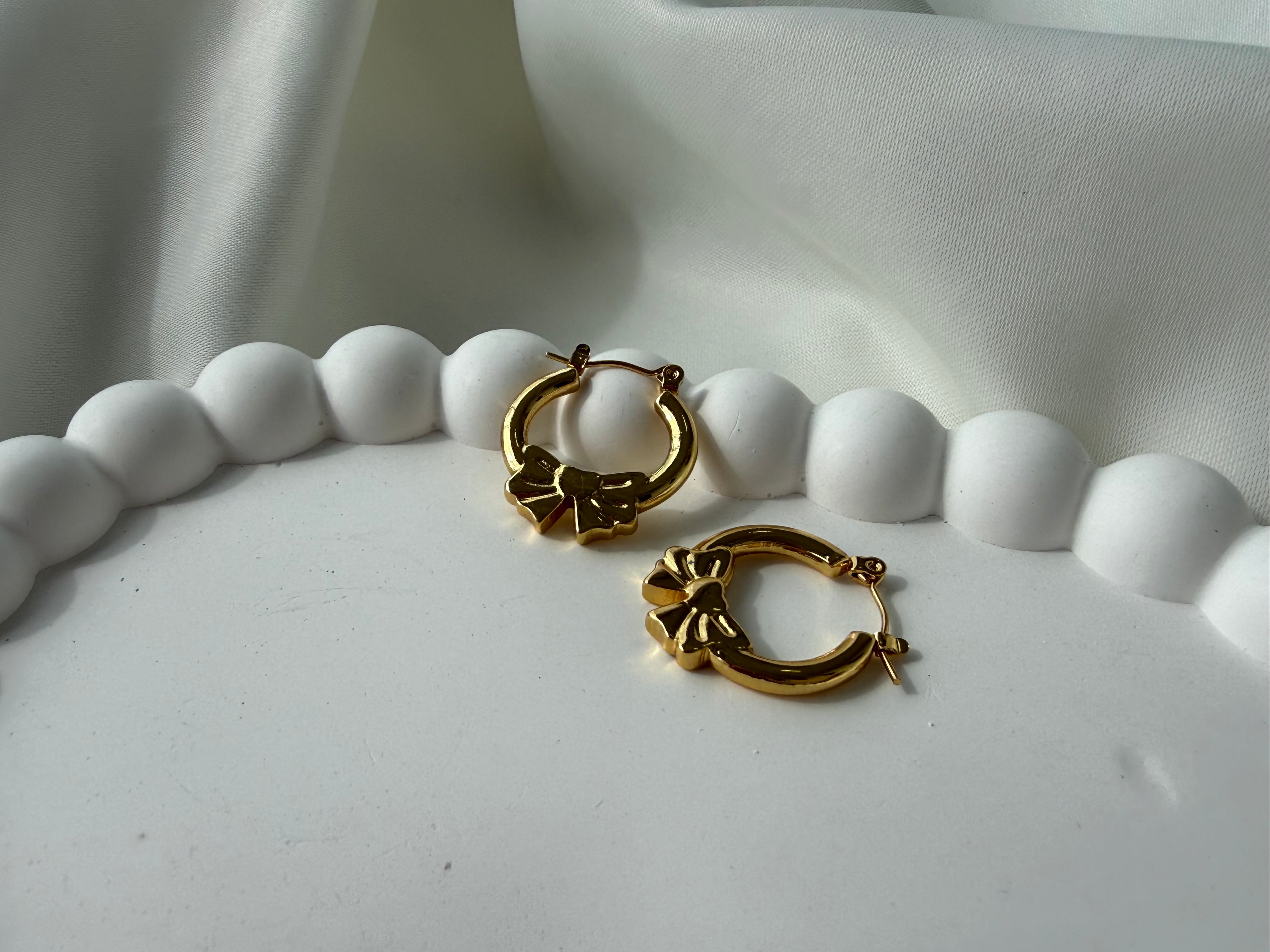 Kurdele Detaylı Çelik Halka küpe