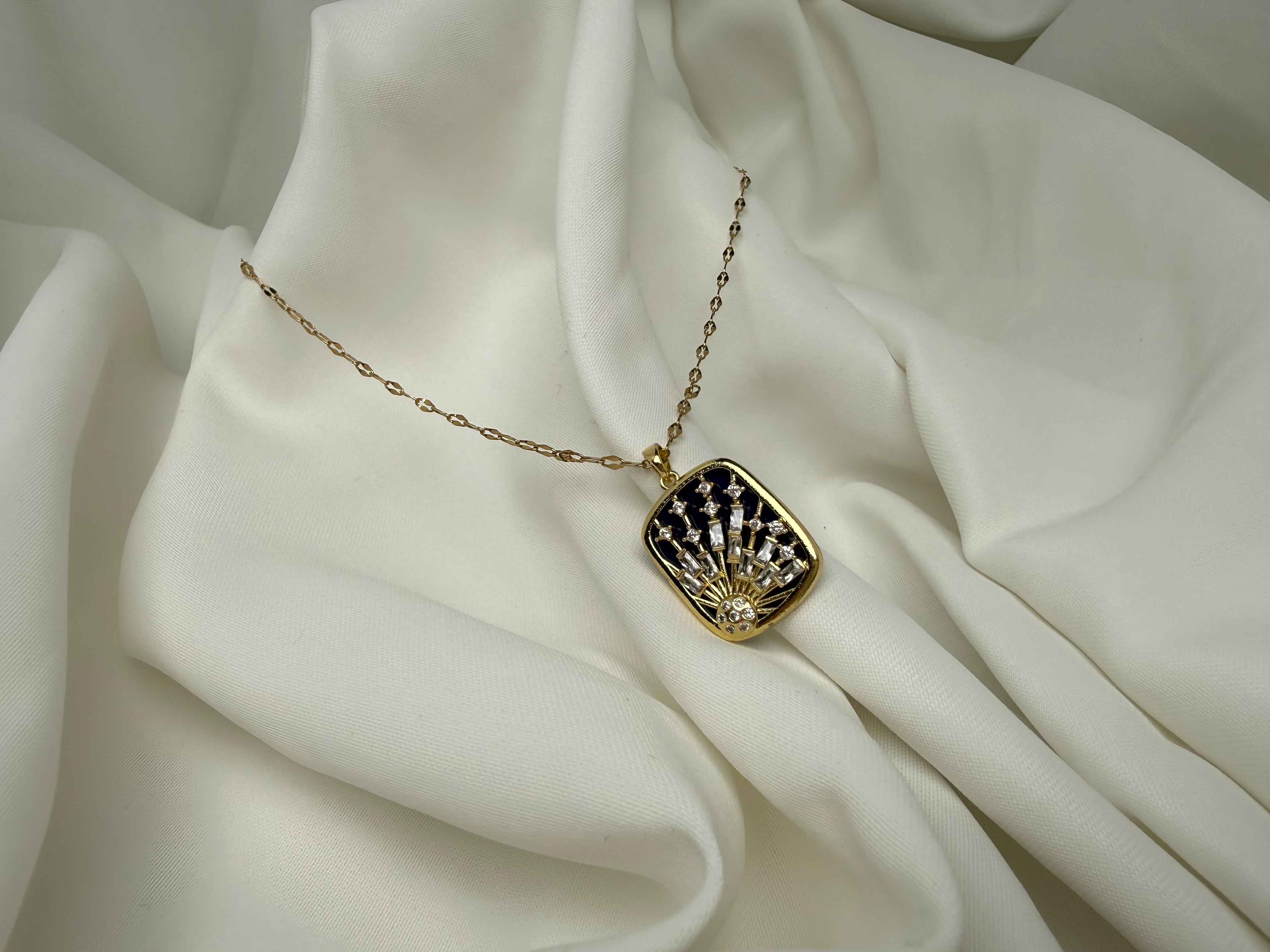 Güneş ve Yıldızlar Mineli Çelik Kolye